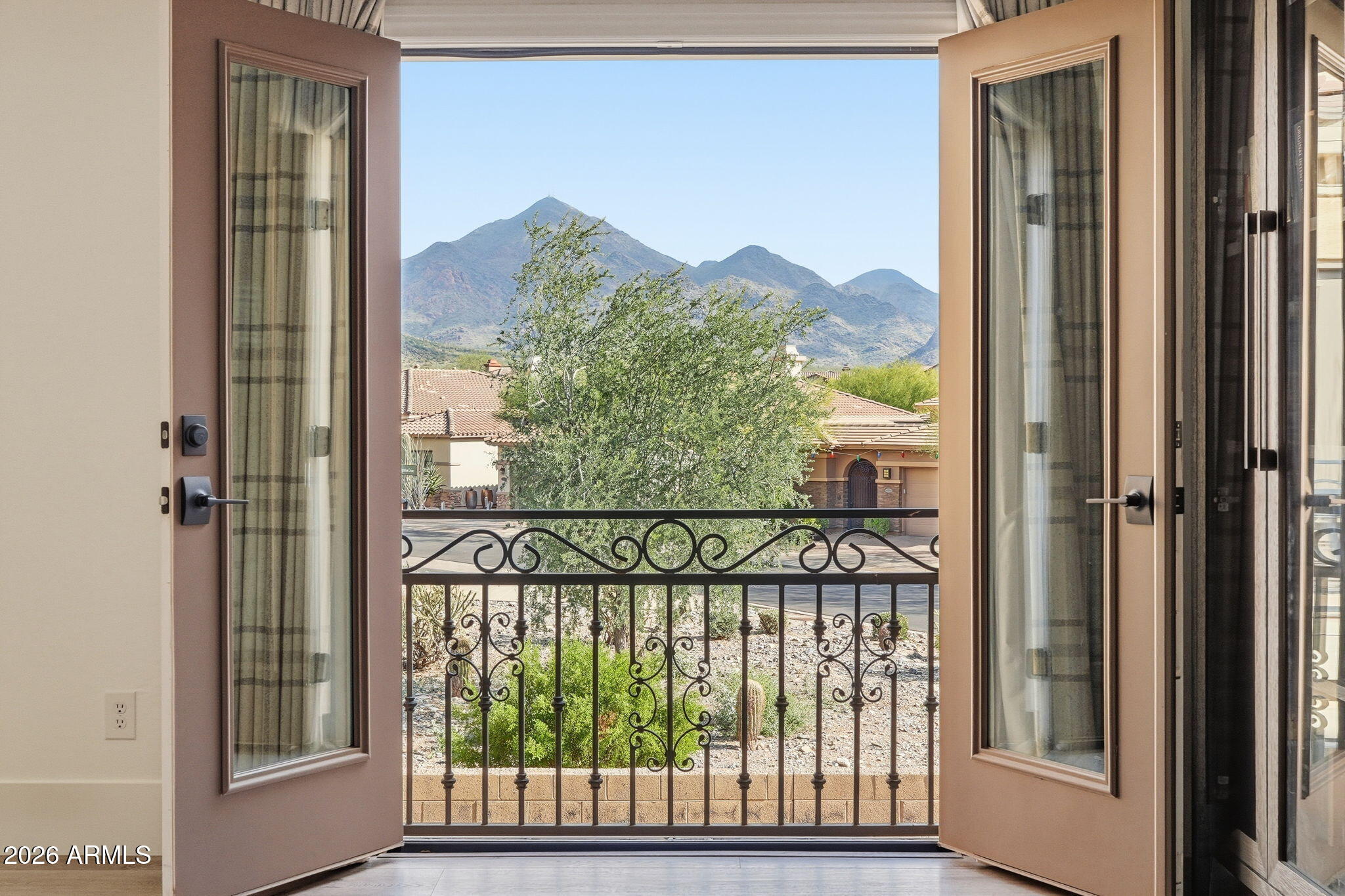 9832 E EDGESTONE Drive