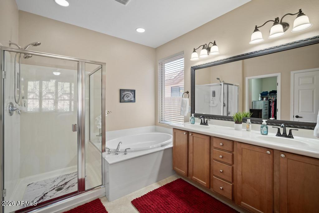 1922 W WHITMAN Court