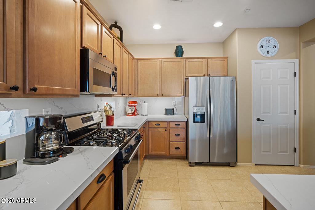 1922 W WHITMAN Court