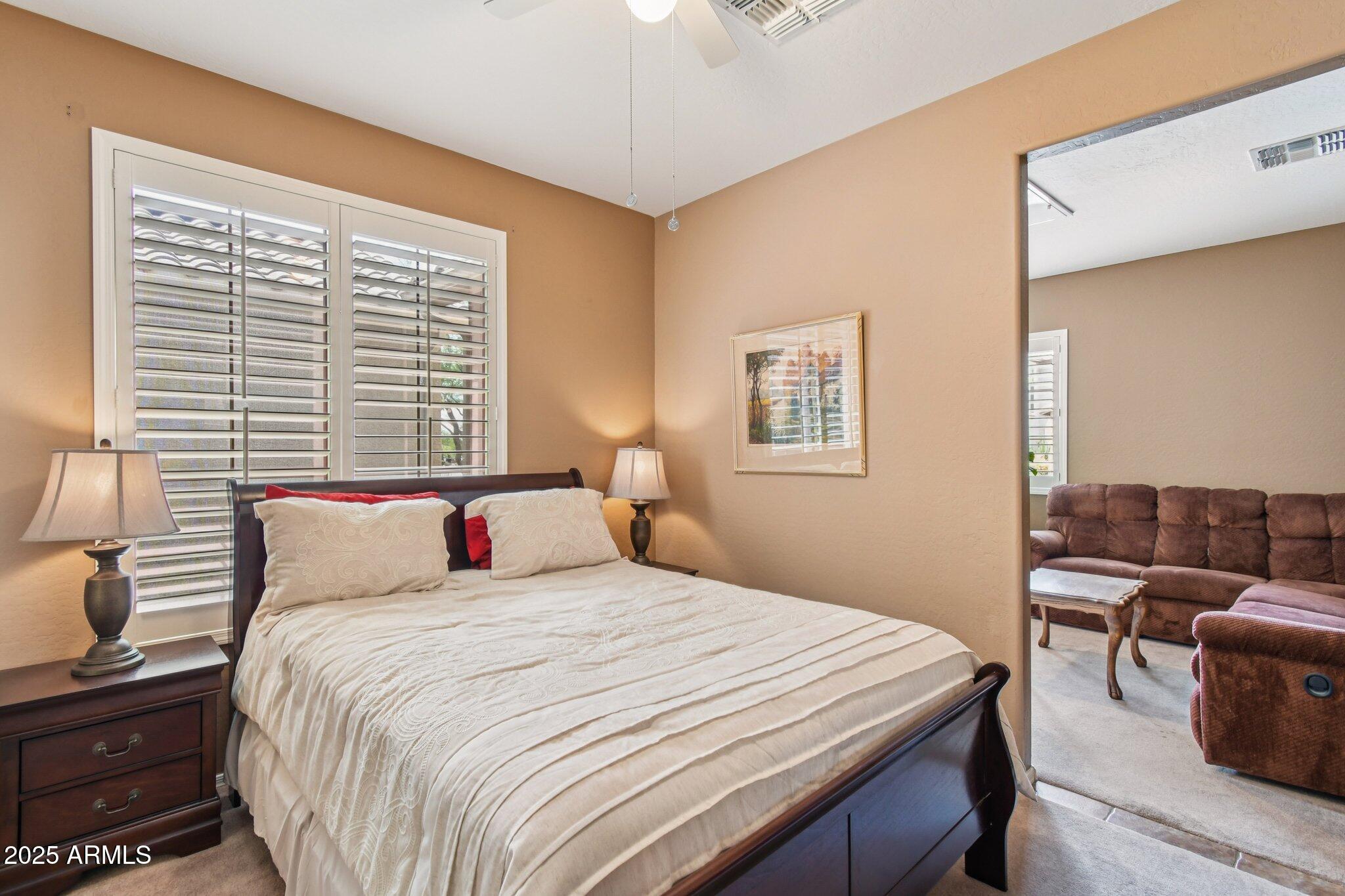 2533 W Kit Carson Trail