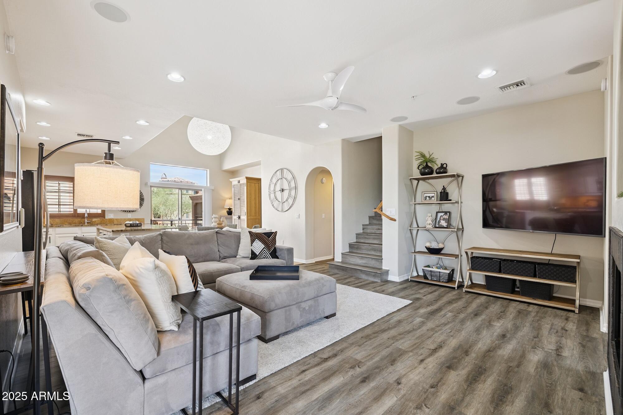 3935 E ROUGH RIDER Road 1024