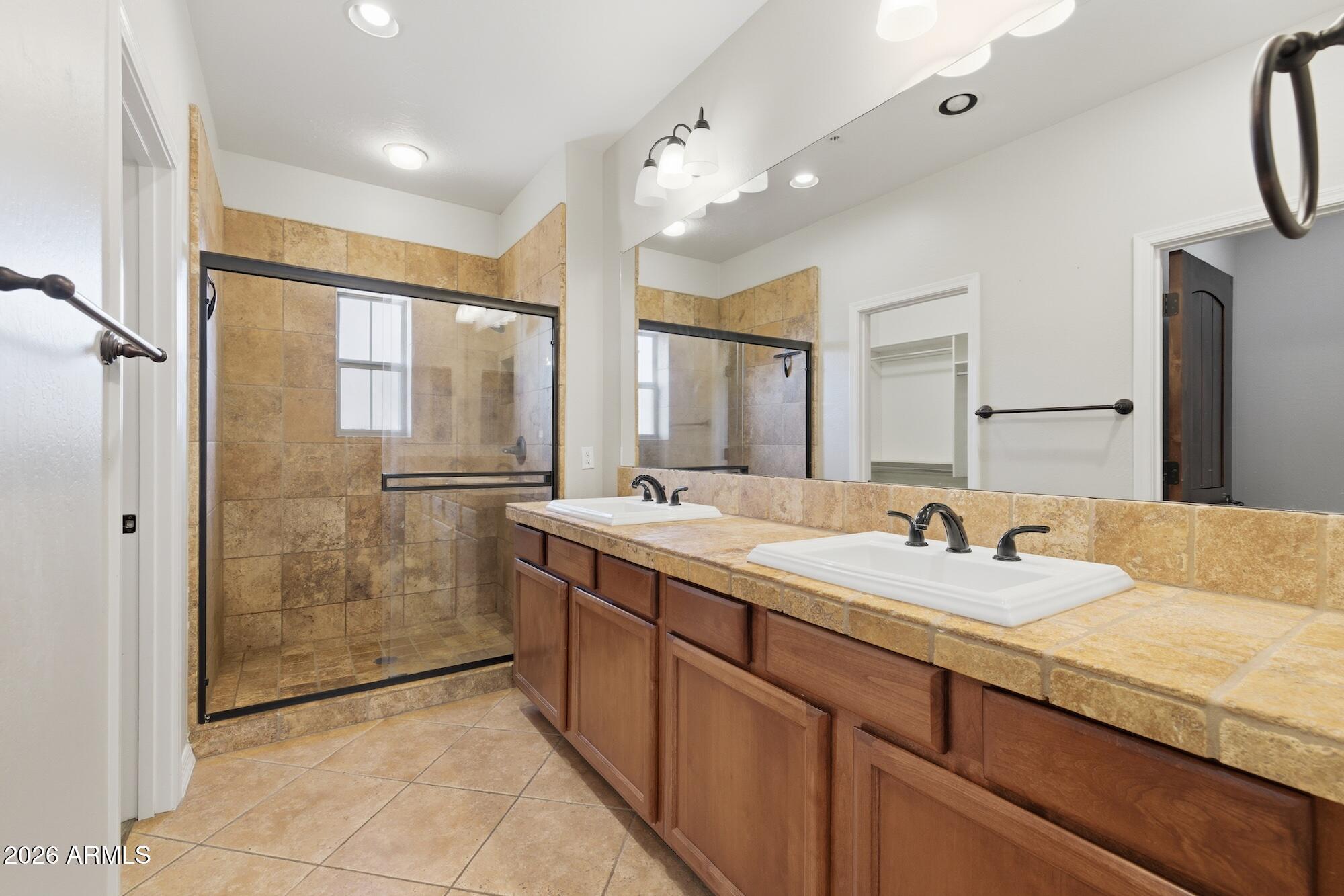 3935 E ROUGH RIDER Road 1024