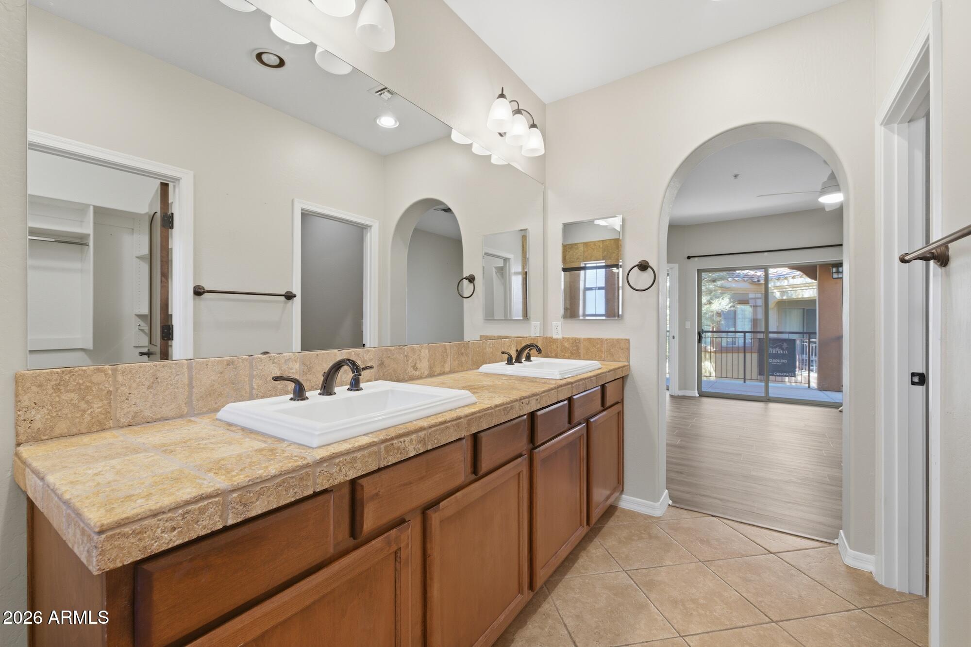 3935 E ROUGH RIDER Road 1024