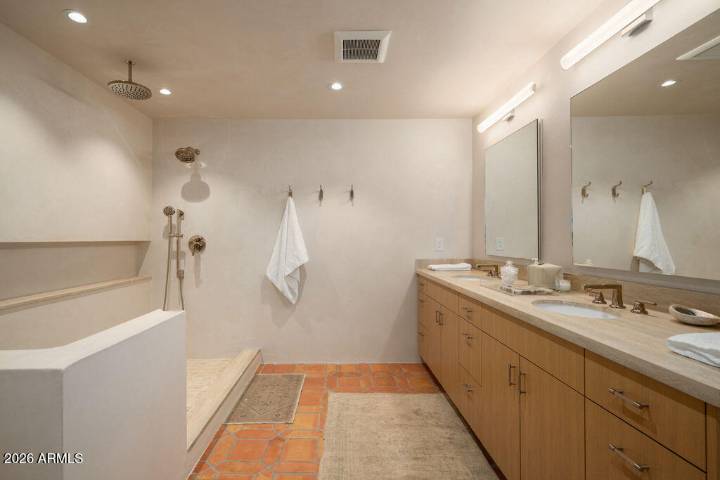 5602 N CAMELBACK CANYON Place