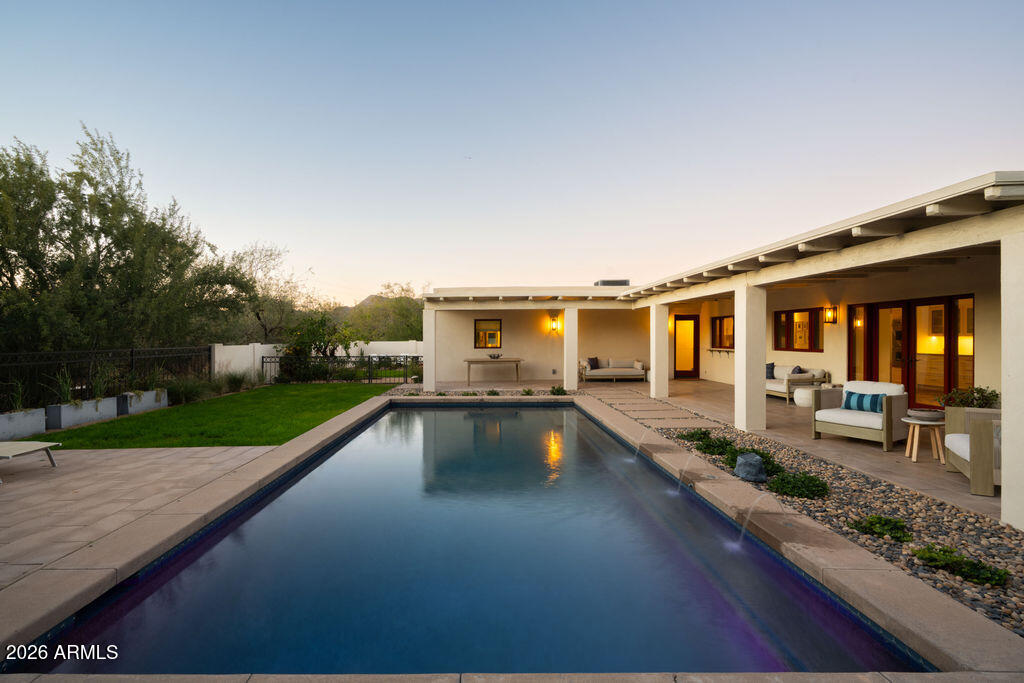 5602 N CAMELBACK CANYON Place