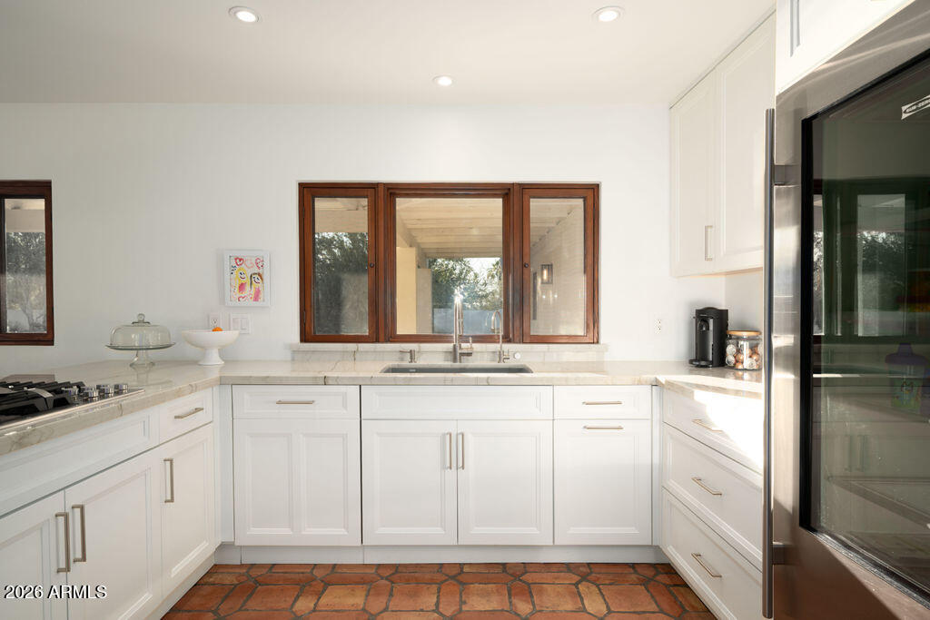 5602 N CAMELBACK CANYON Place