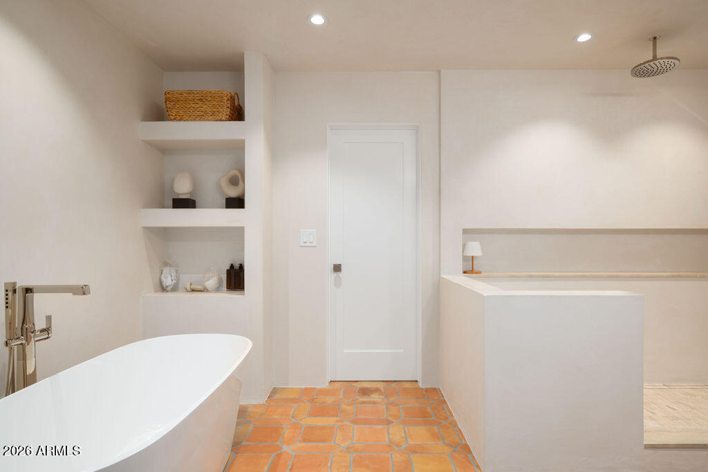 5602 N CAMELBACK CANYON Place