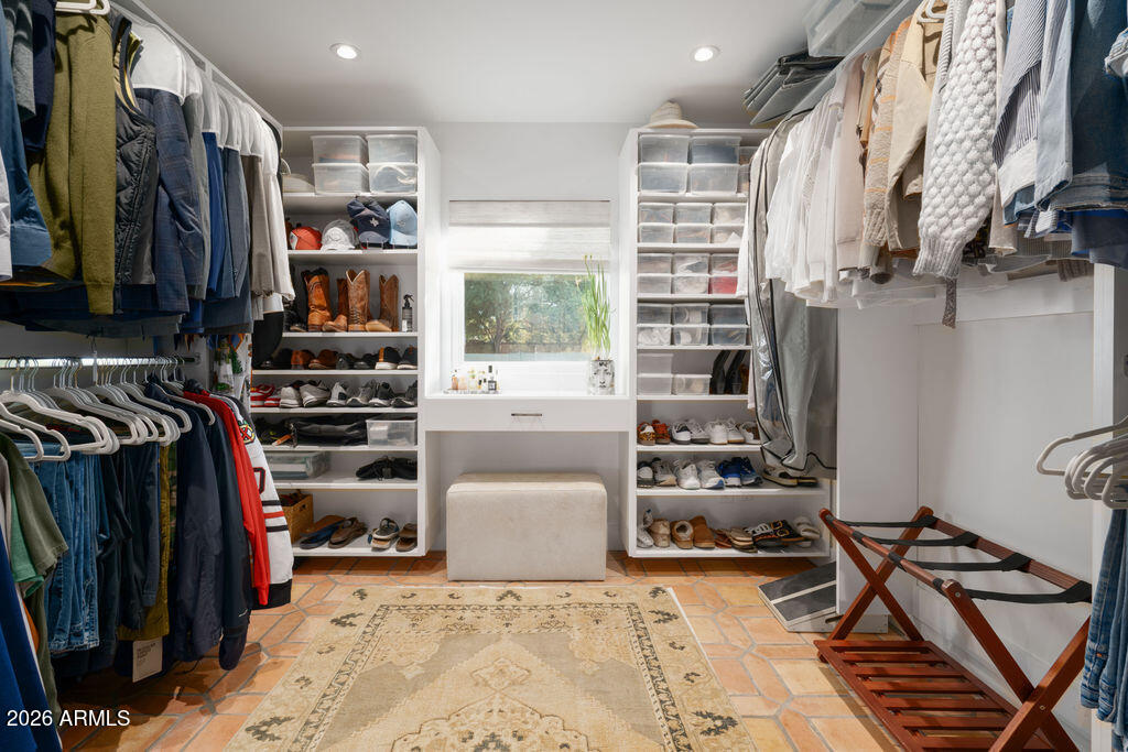 5602 N CAMELBACK CANYON Place