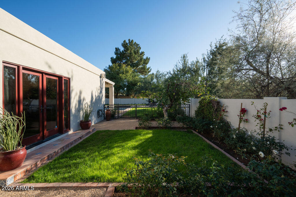 5602 N CAMELBACK CANYON Place