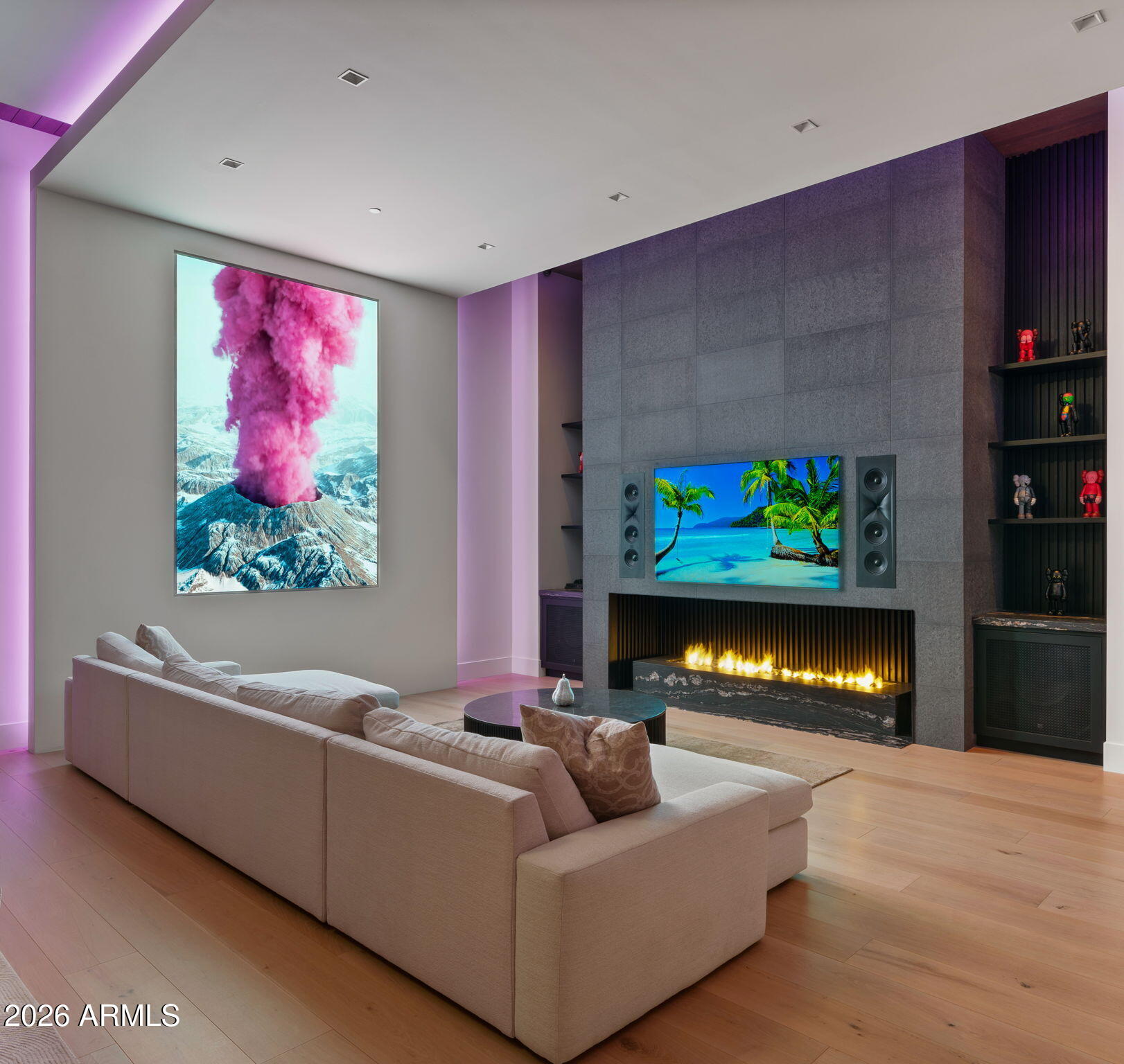 6824 E HUMMINGBIRD Lane