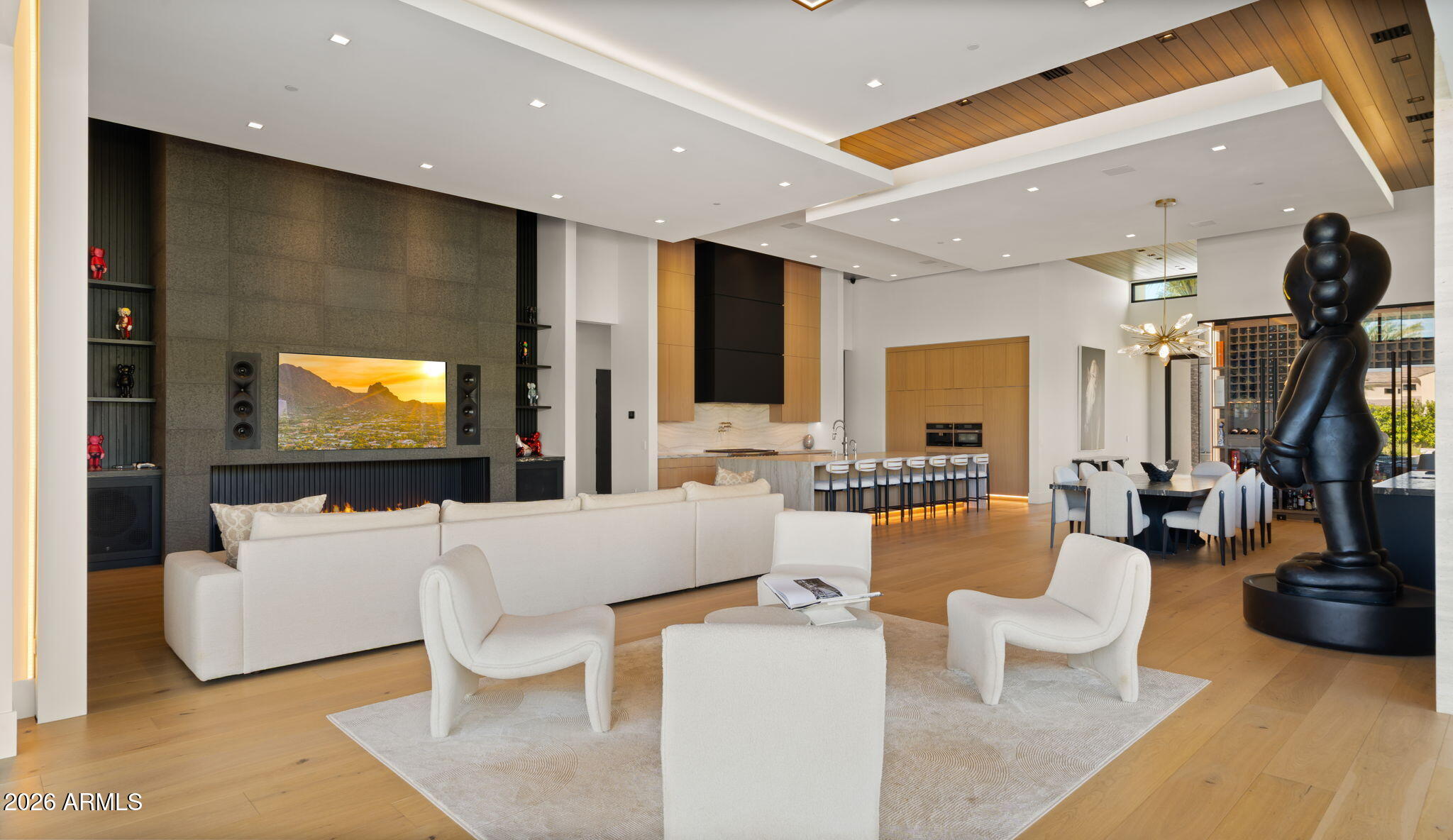 6824 E HUMMINGBIRD Lane