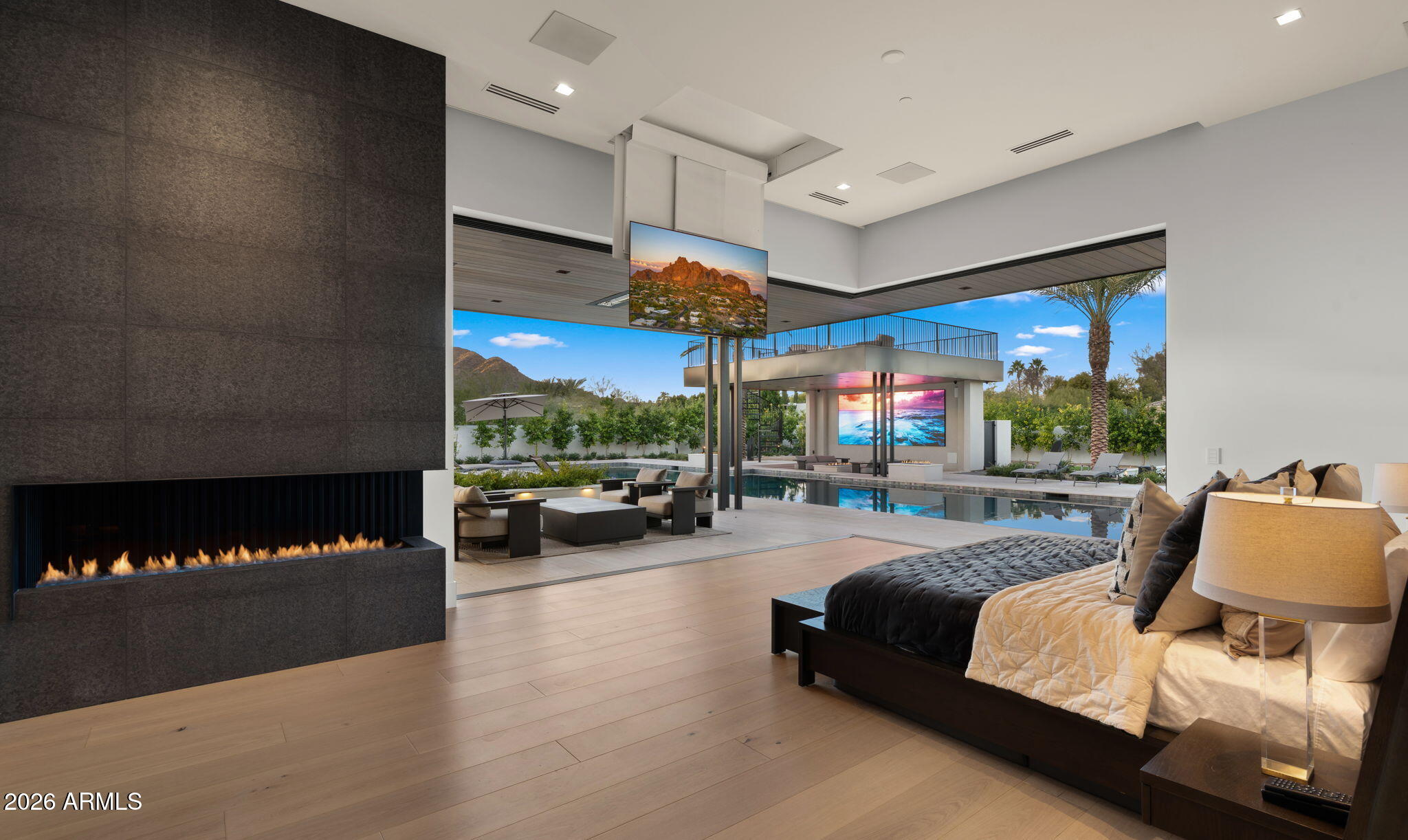 6824 E HUMMINGBIRD Lane