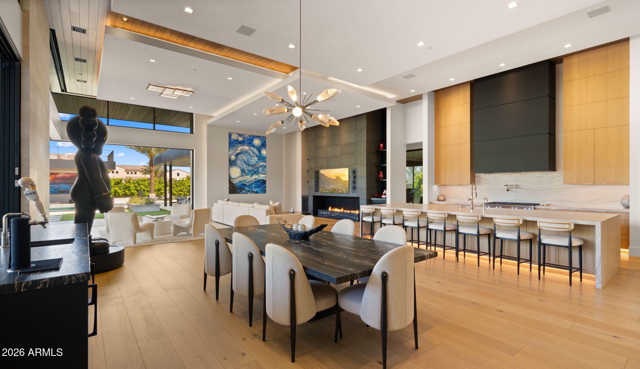 6824 E HUMMINGBIRD Lane