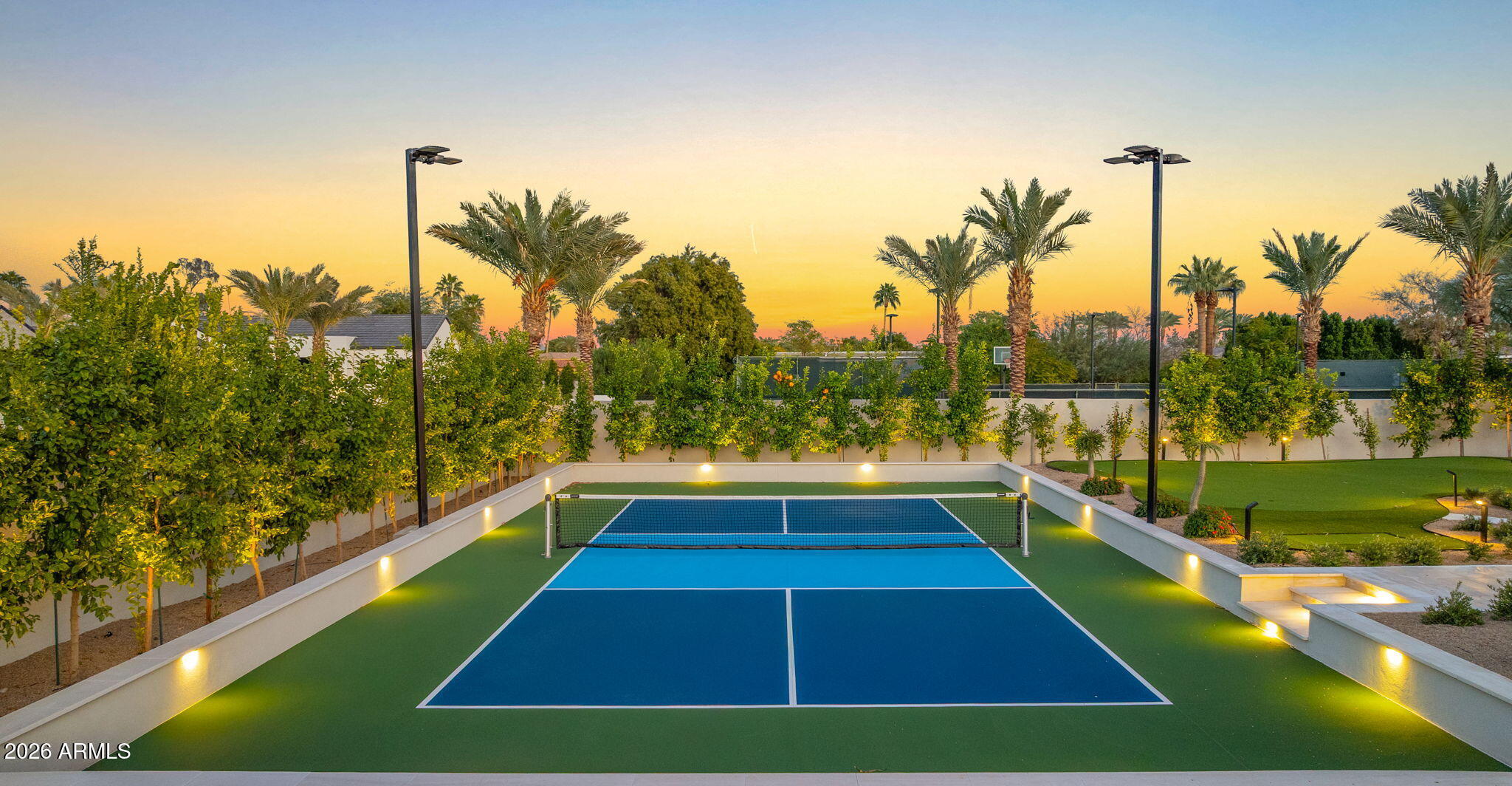 6824 E HUMMINGBIRD Lane