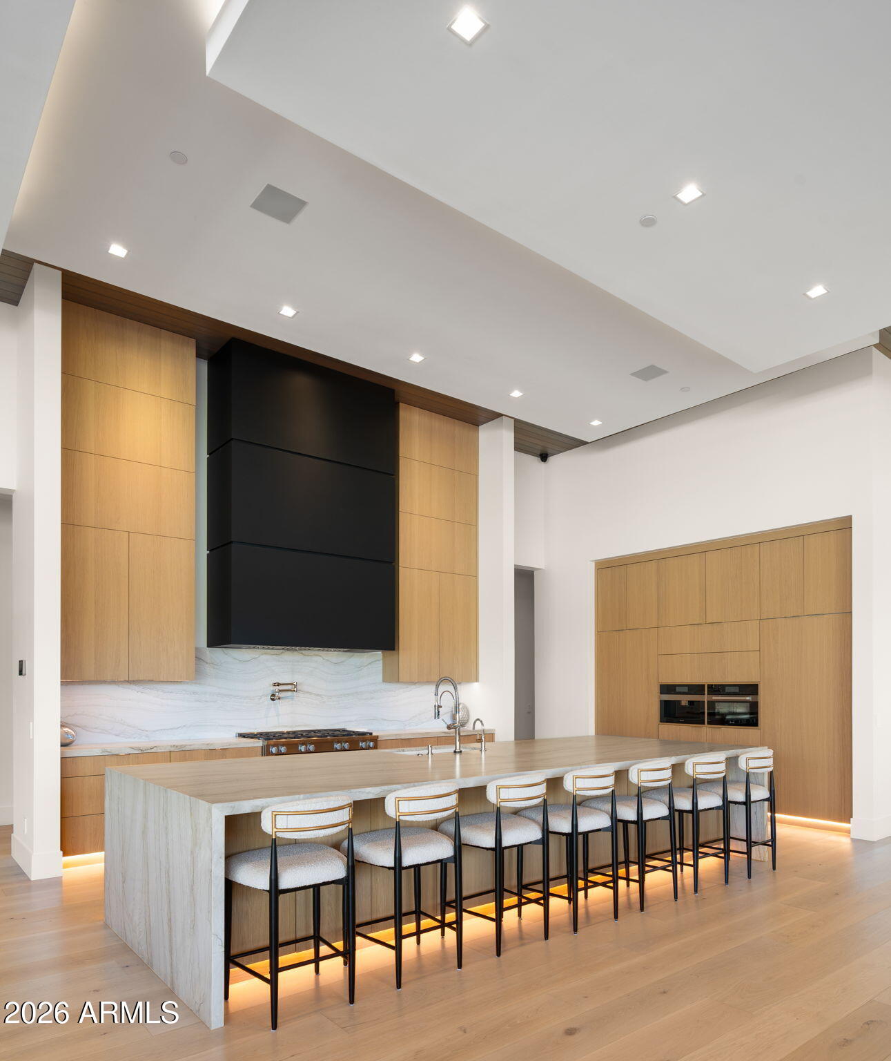 6824 E HUMMINGBIRD Lane