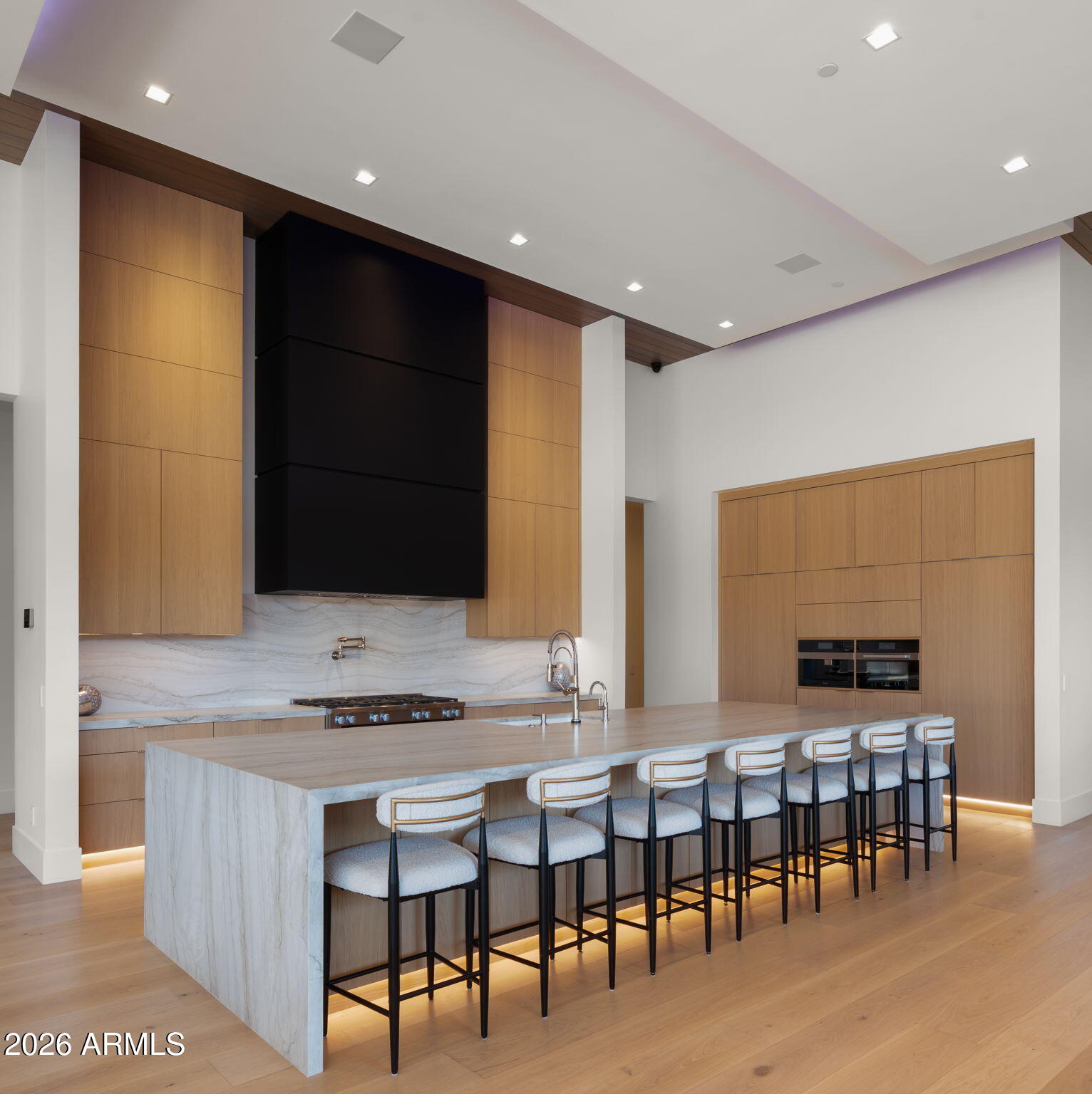 6824 E HUMMINGBIRD Lane