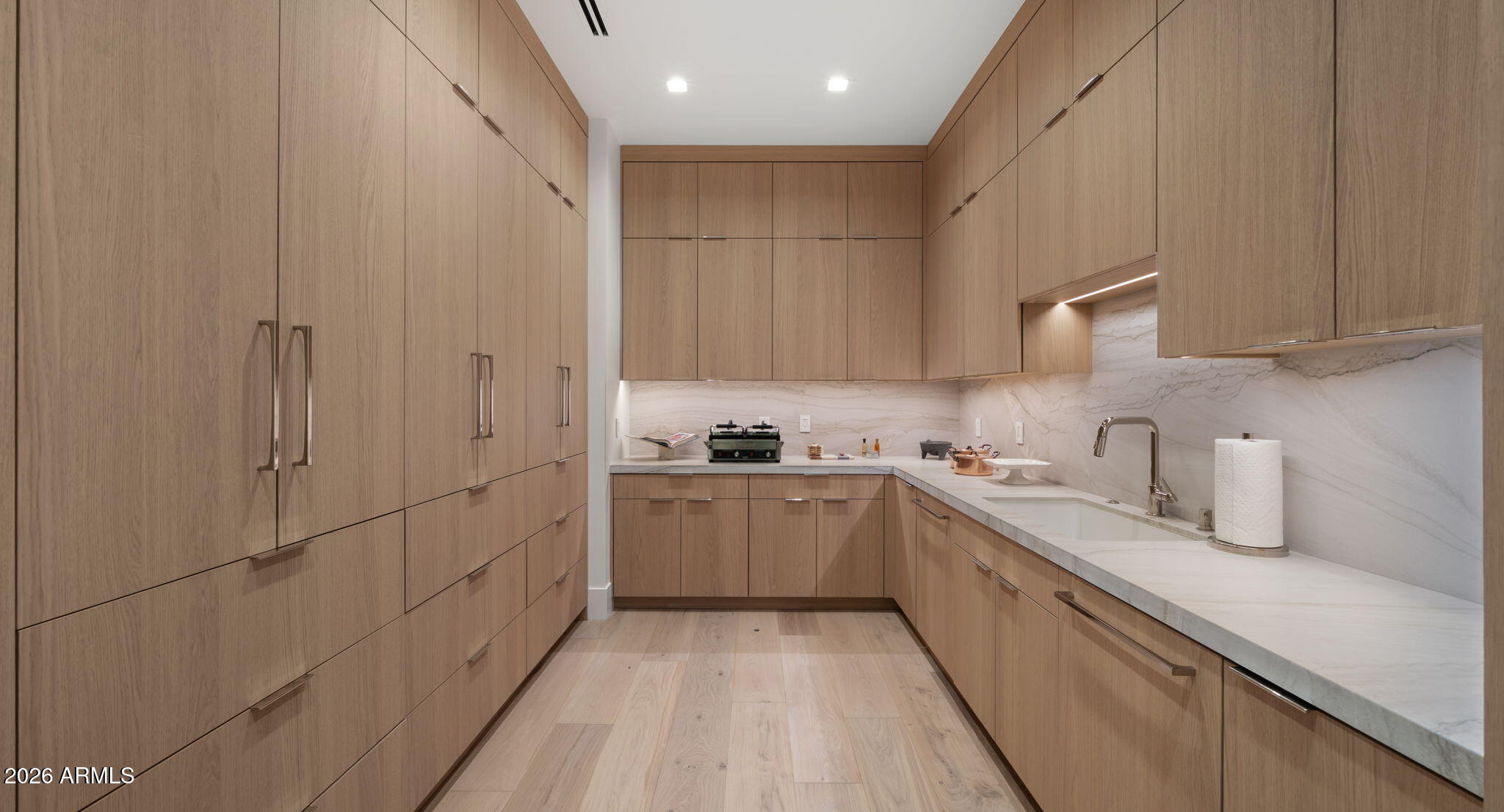 6824 E HUMMINGBIRD Lane