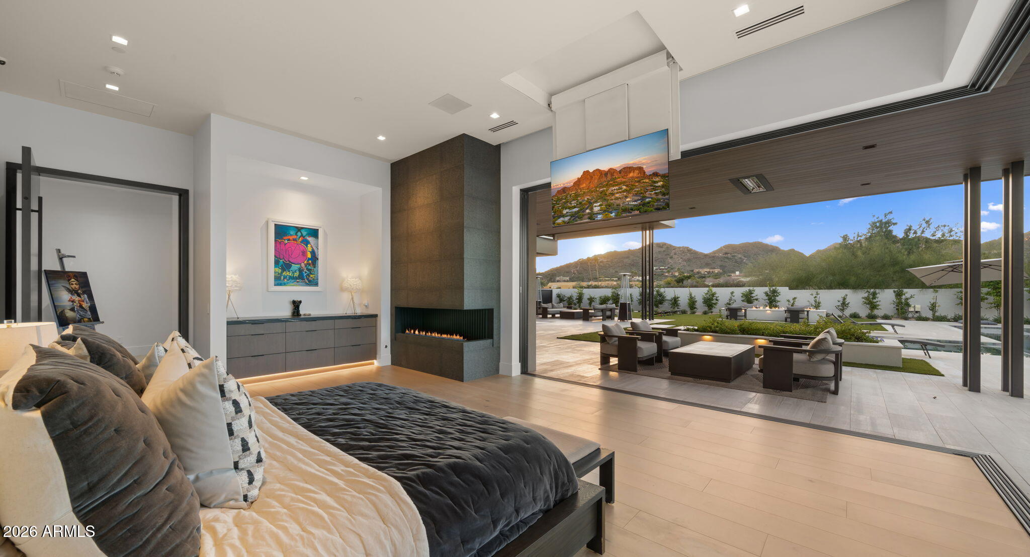 6824 E HUMMINGBIRD Lane