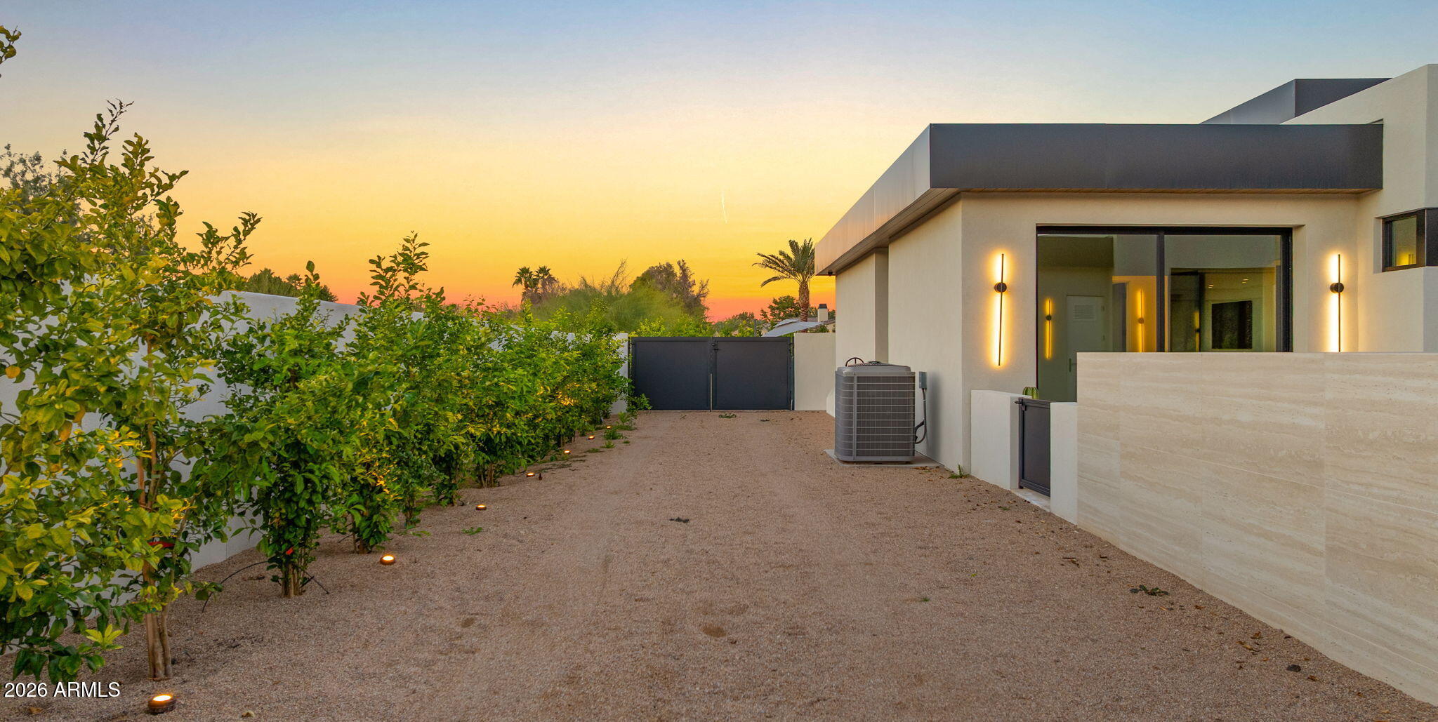 6824 E HUMMINGBIRD Lane