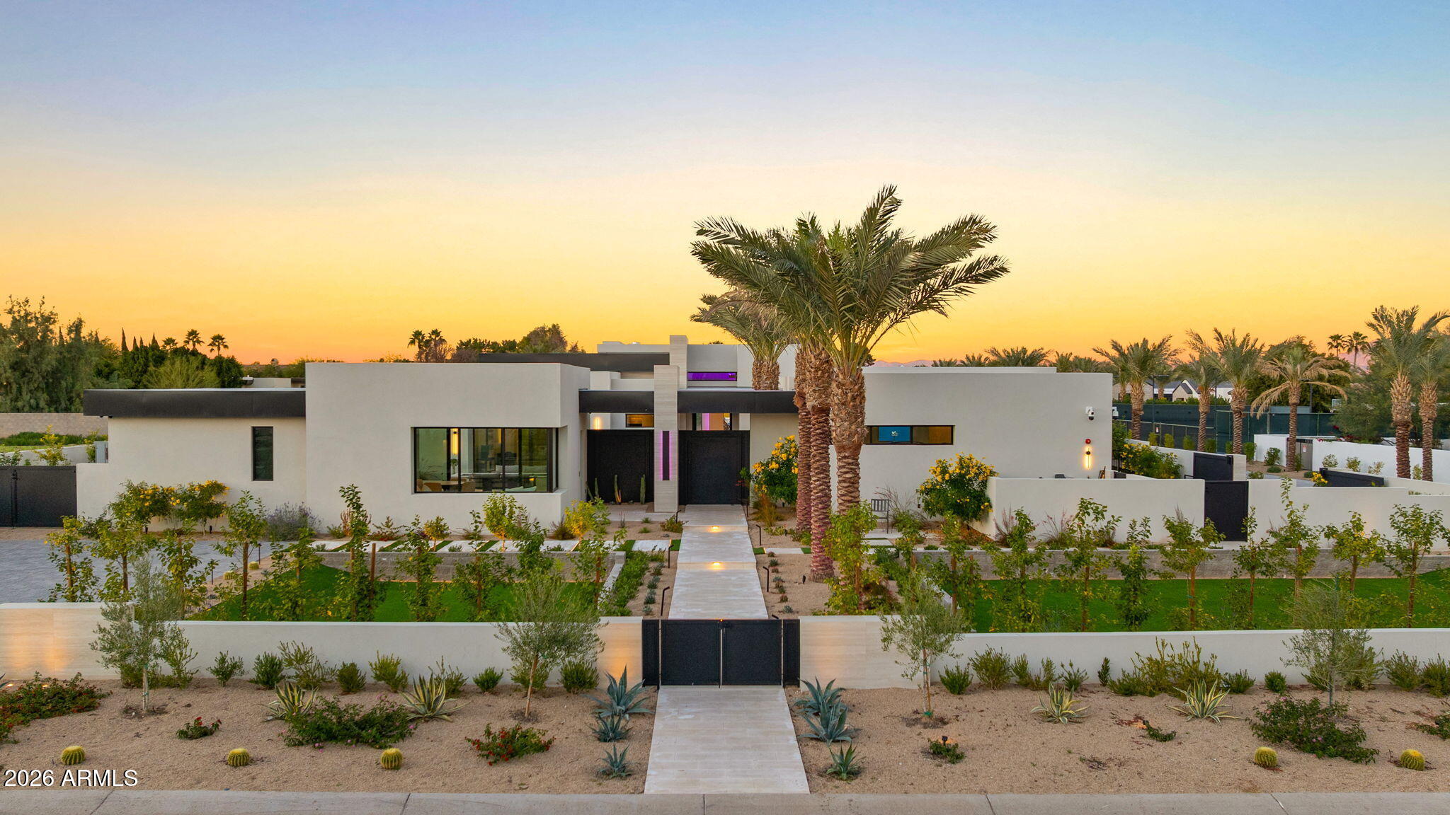 6824 E HUMMINGBIRD Lane