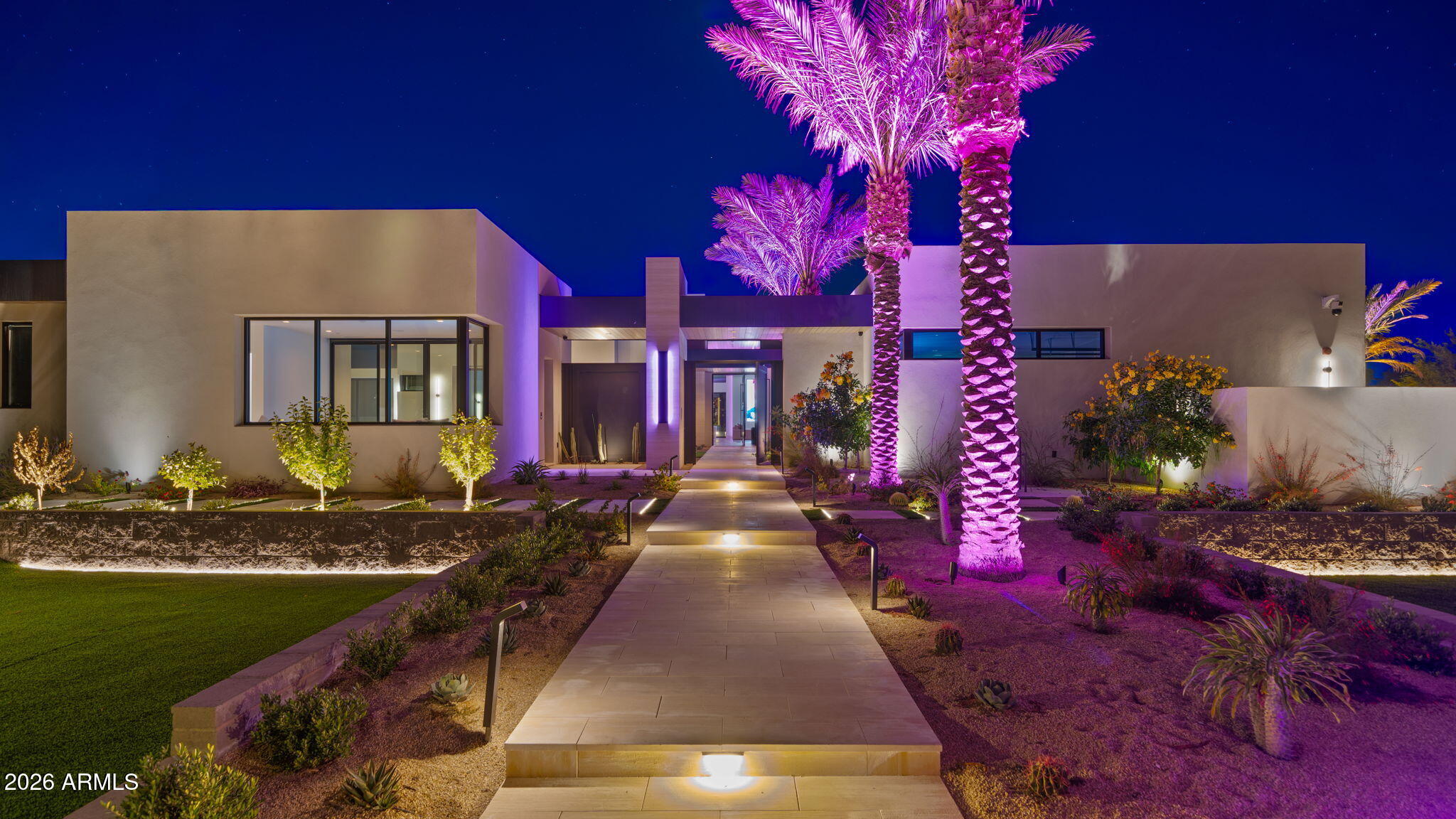 6824 E HUMMINGBIRD Lane