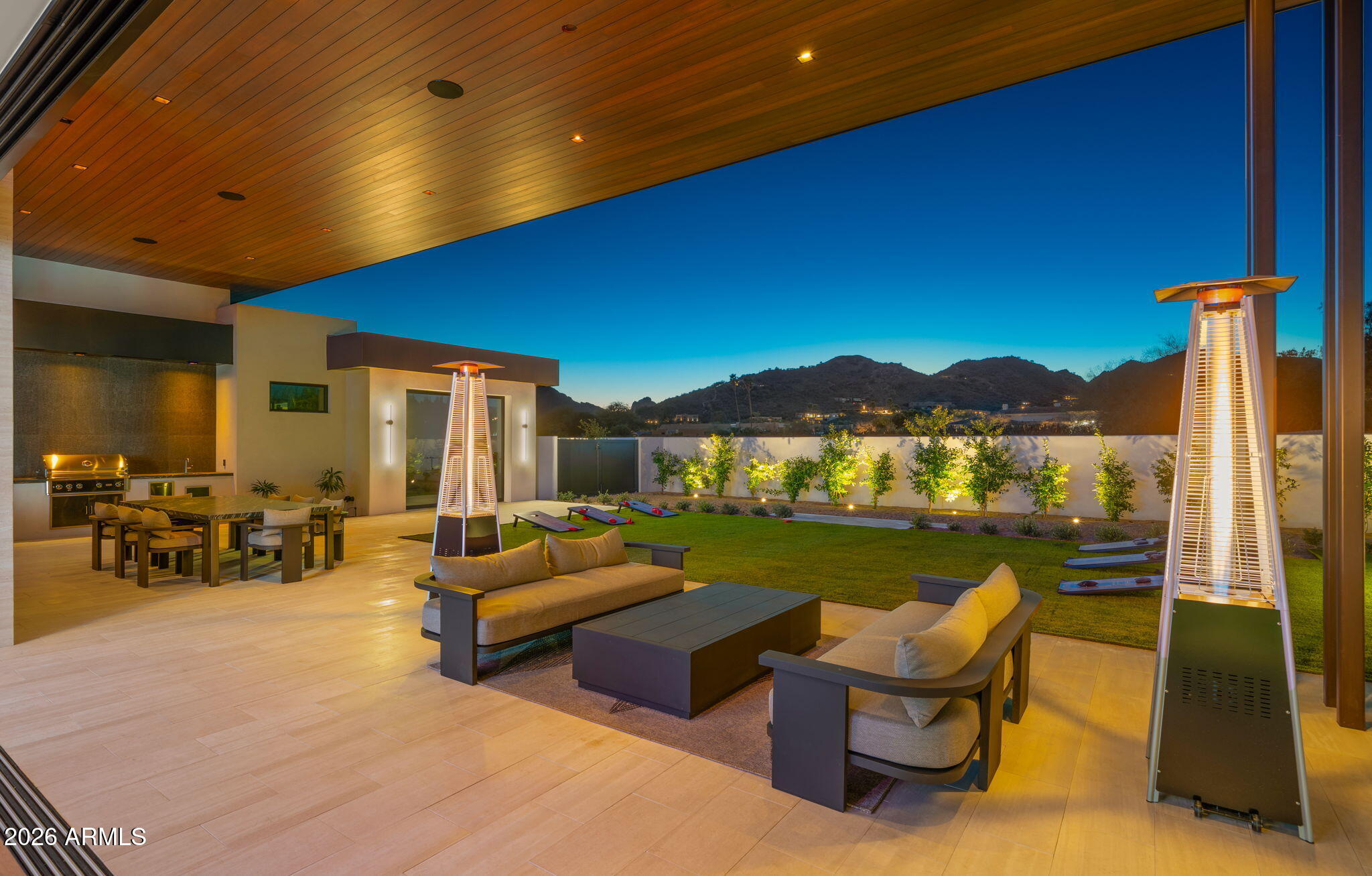 6824 E HUMMINGBIRD Lane