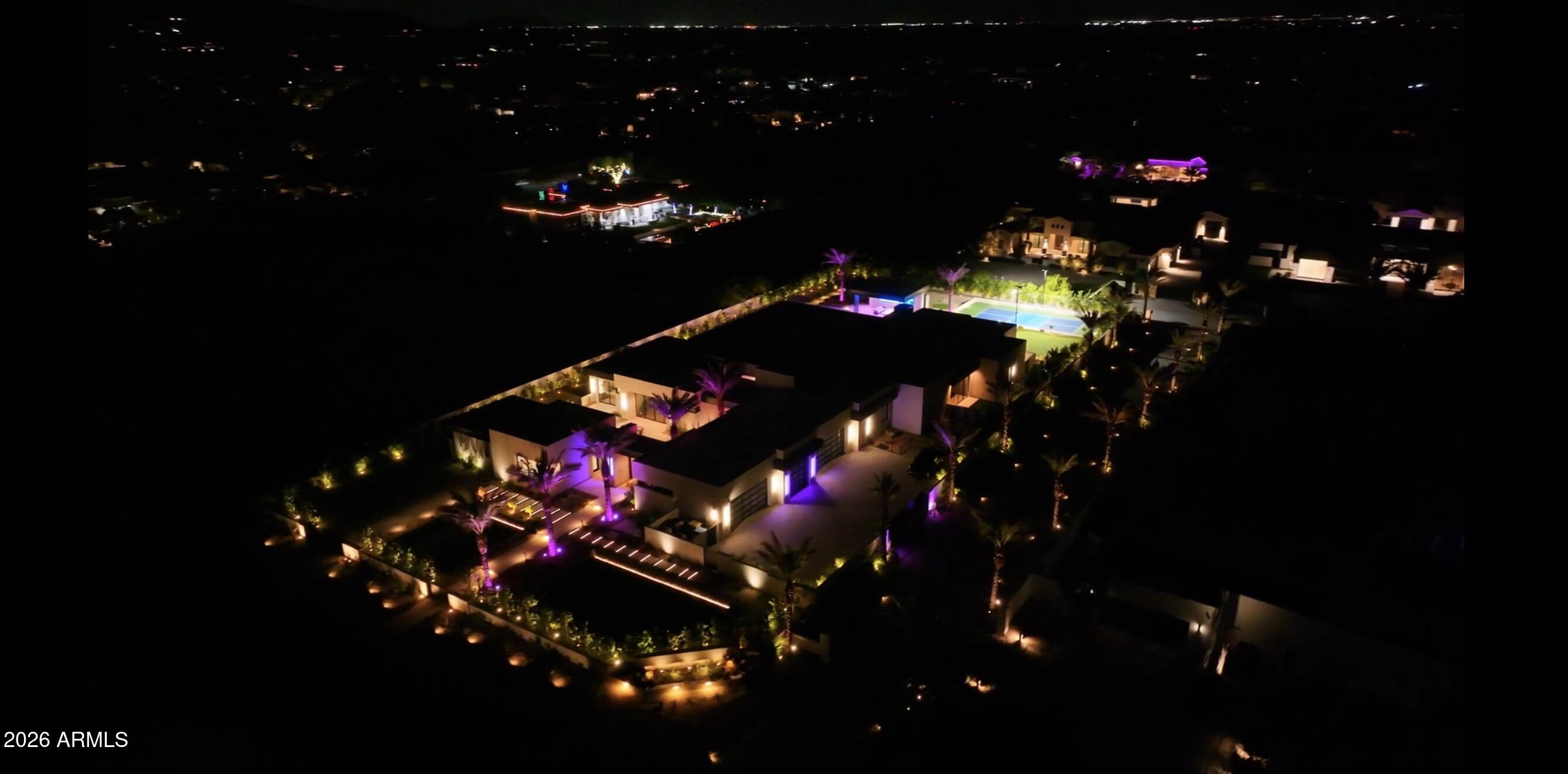 6824 E HUMMINGBIRD Lane