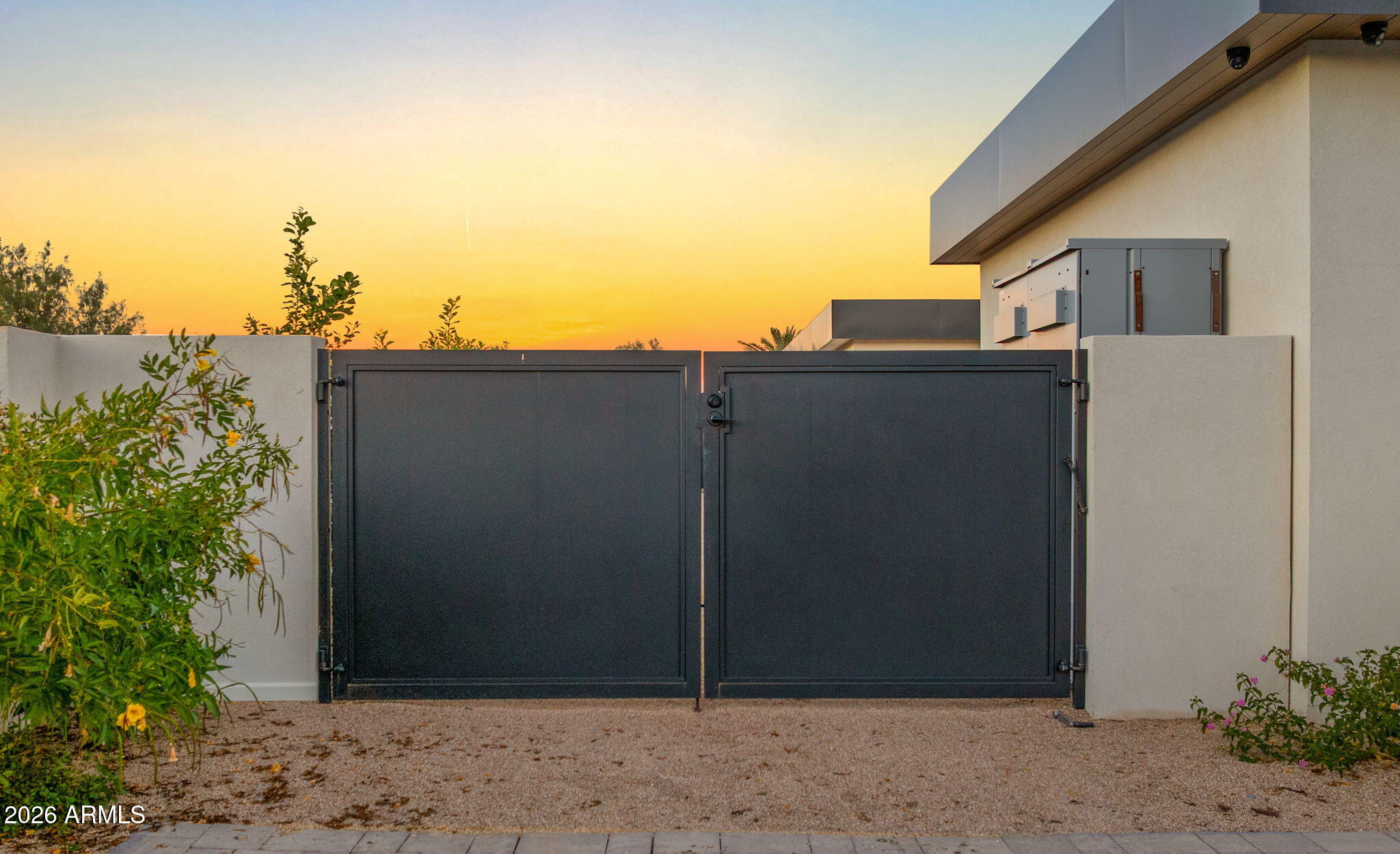 6824 E HUMMINGBIRD Lane