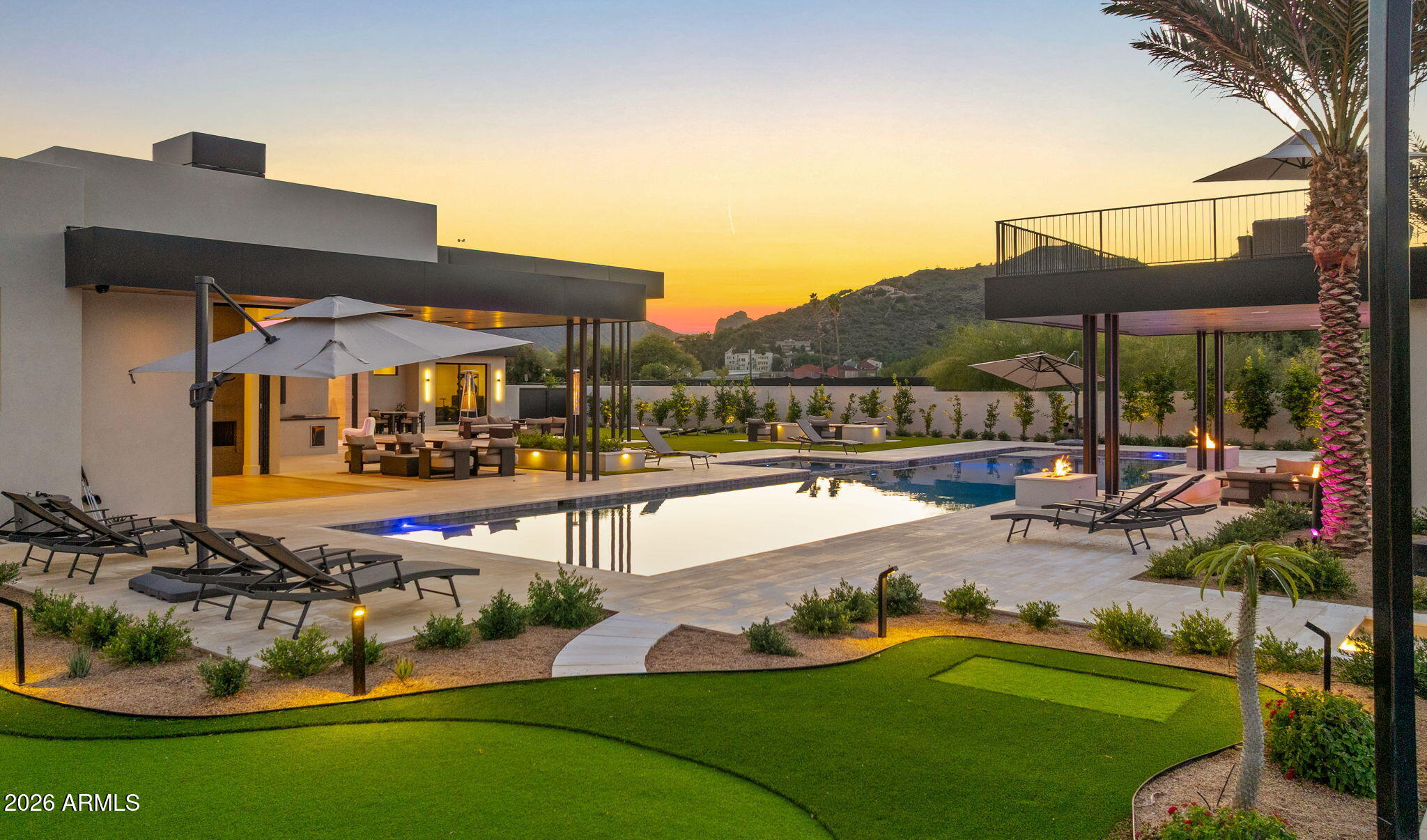 6824 E HUMMINGBIRD Lane