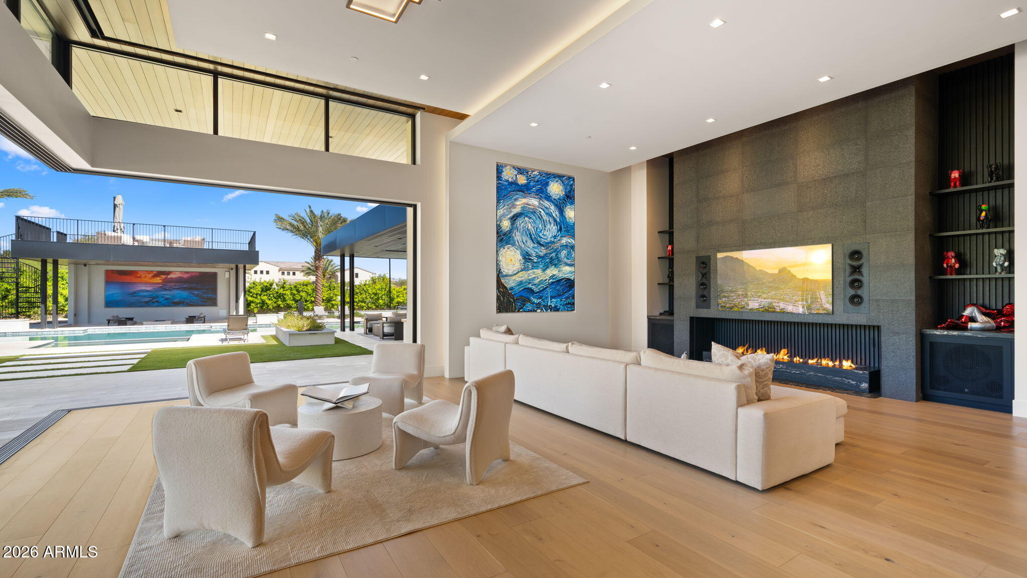 6824 E HUMMINGBIRD Lane