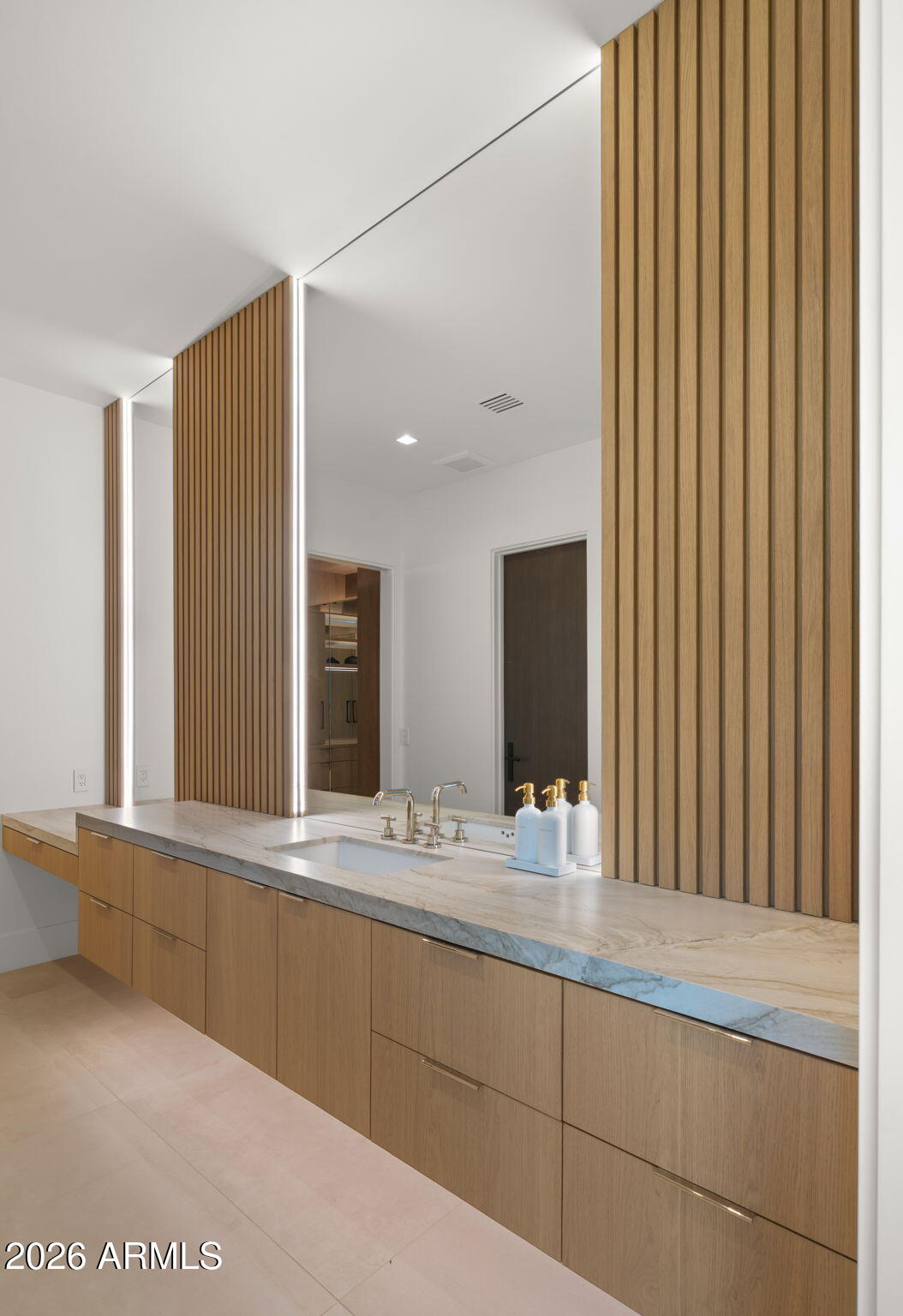 6824 E HUMMINGBIRD Lane