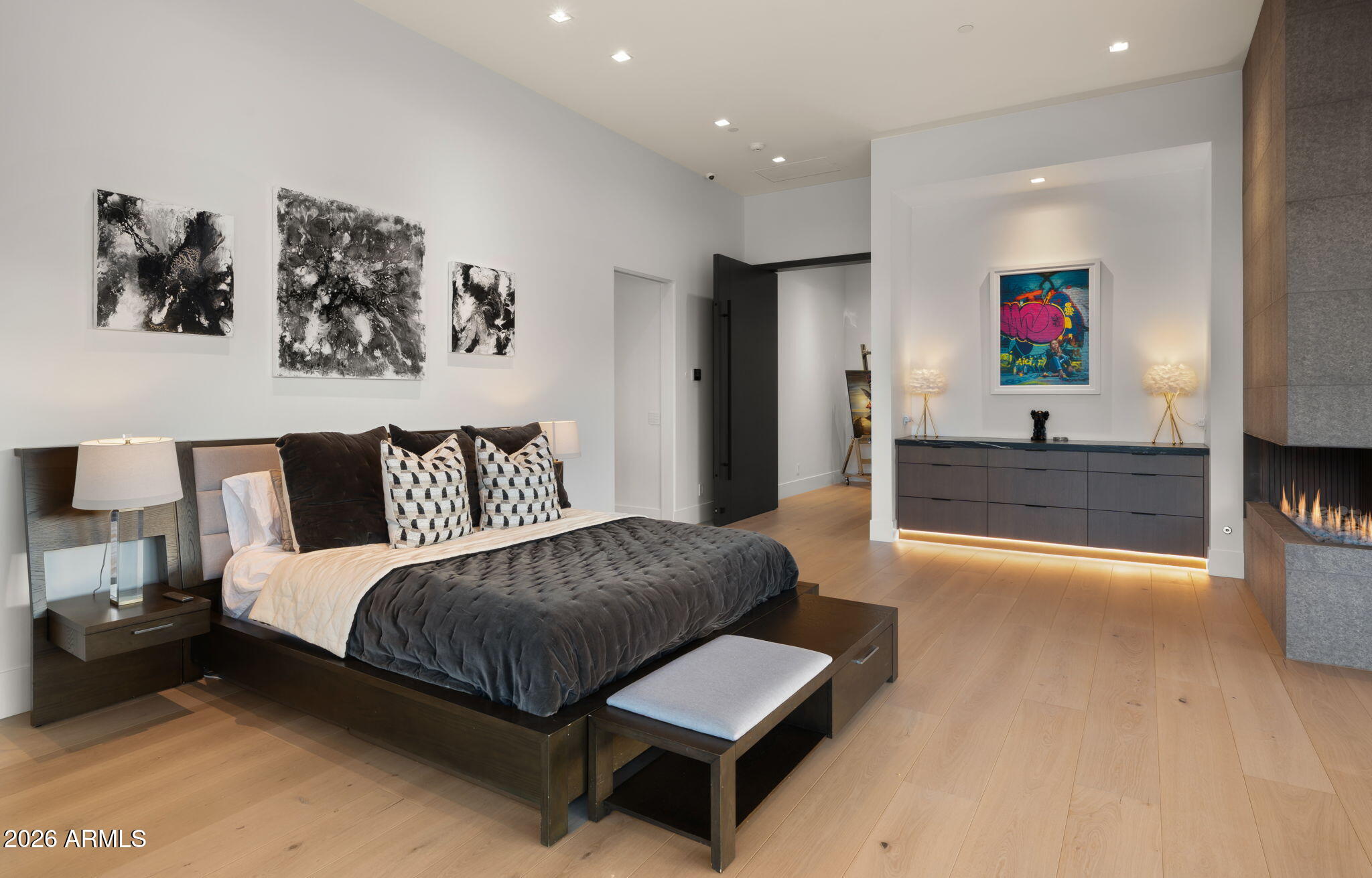 6824 E HUMMINGBIRD Lane