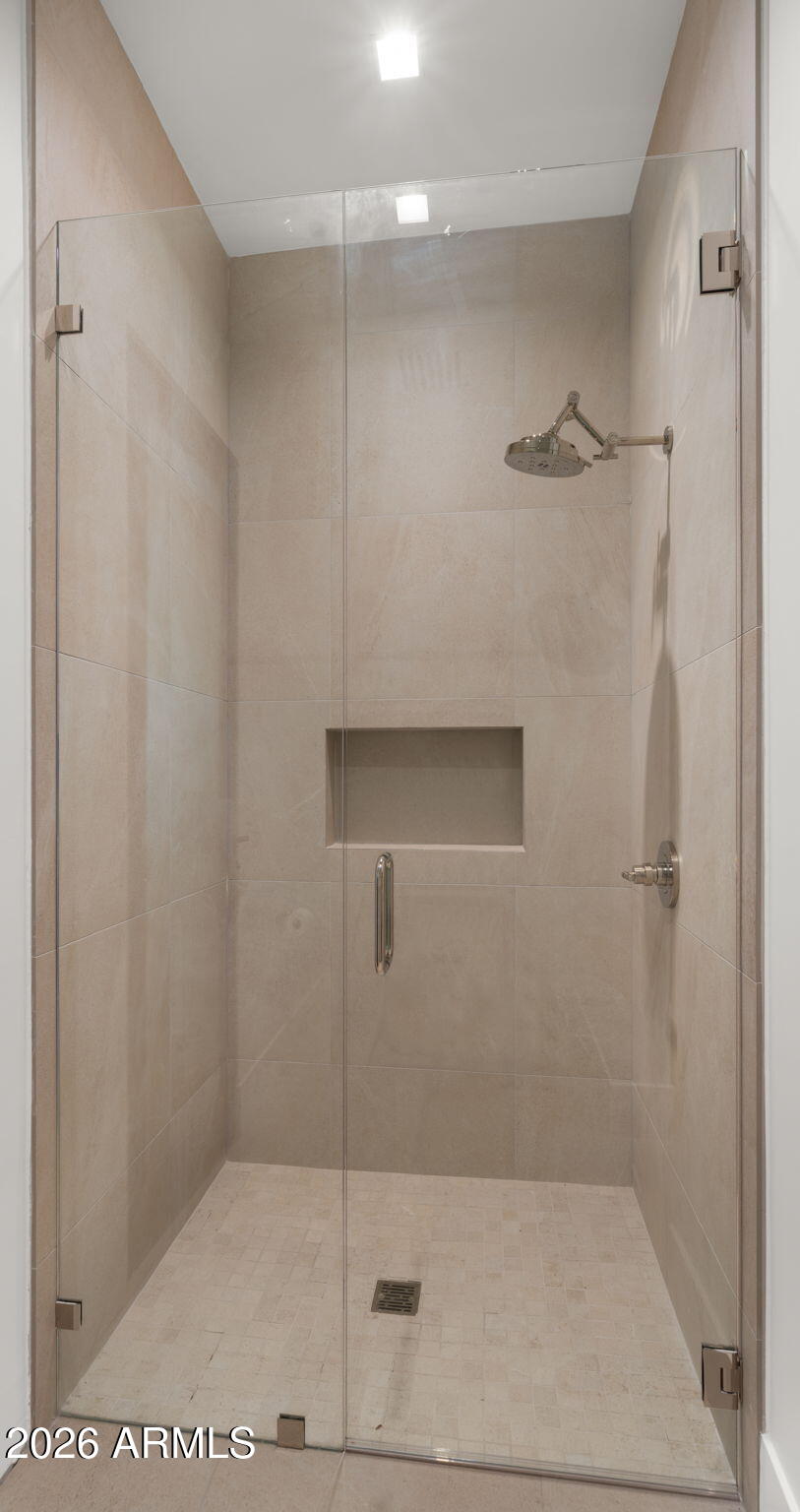 6824 E HUMMINGBIRD Lane