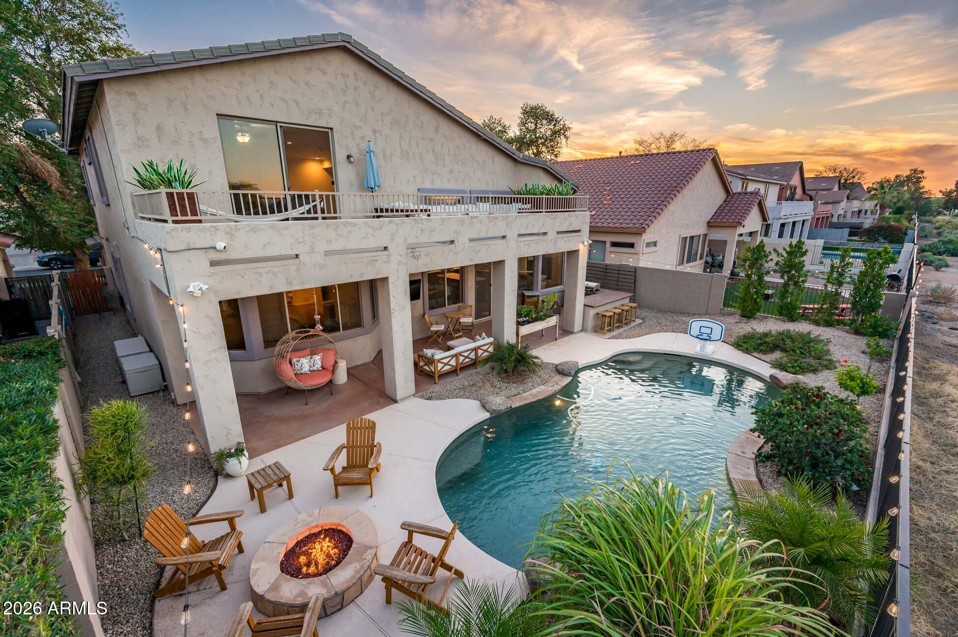 2442 E GLASS Lane