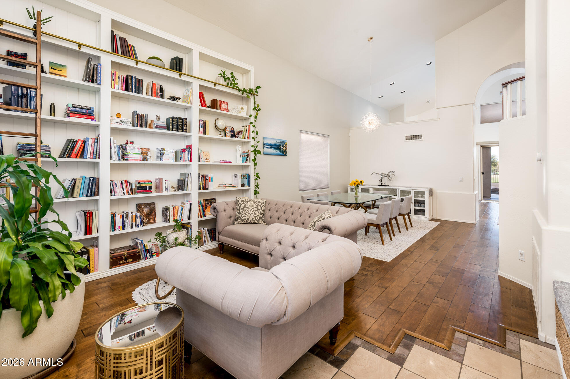 2442 E GLASS Lane