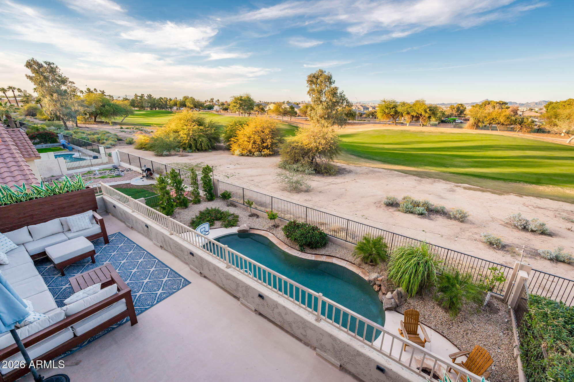 2442 E GLASS Lane