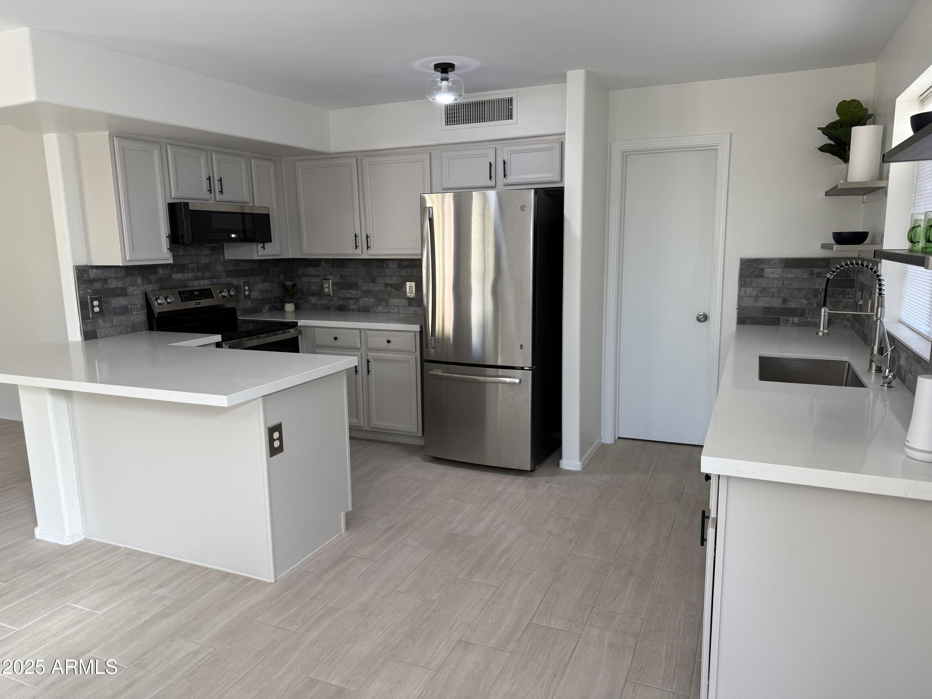 4349 E WINDSOR Court