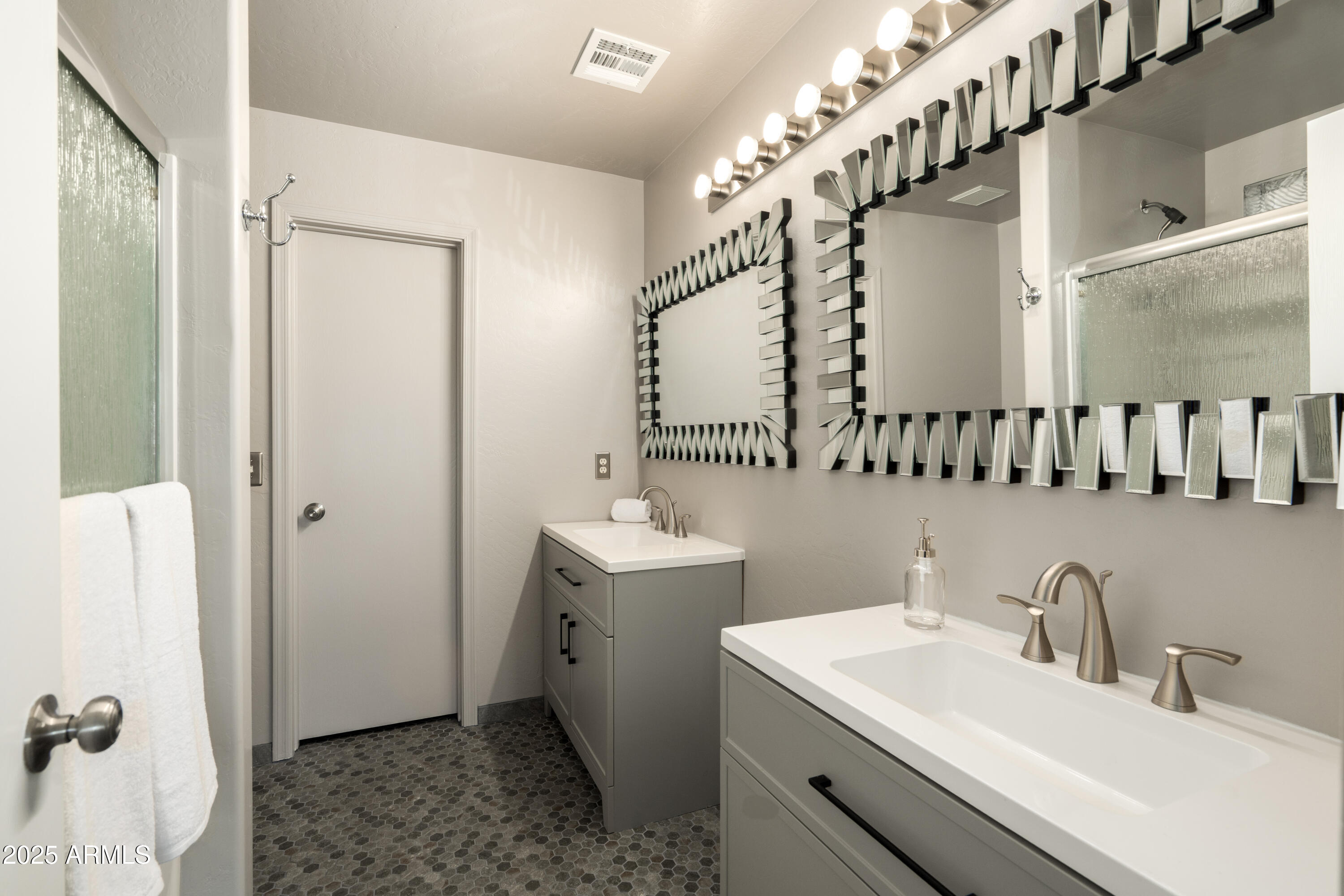 4349 E WINDSOR Court