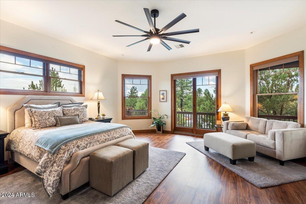 2304 E BLUE BELL Circle