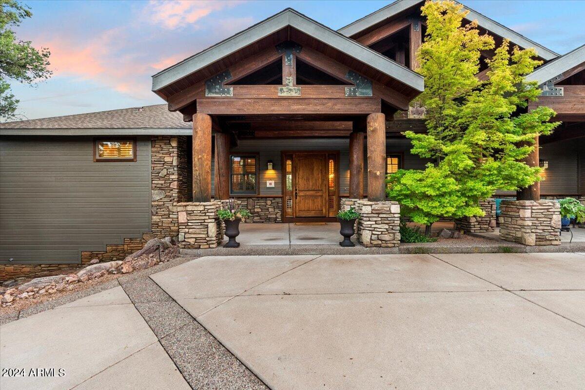 2304 E BLUE BELL Circle