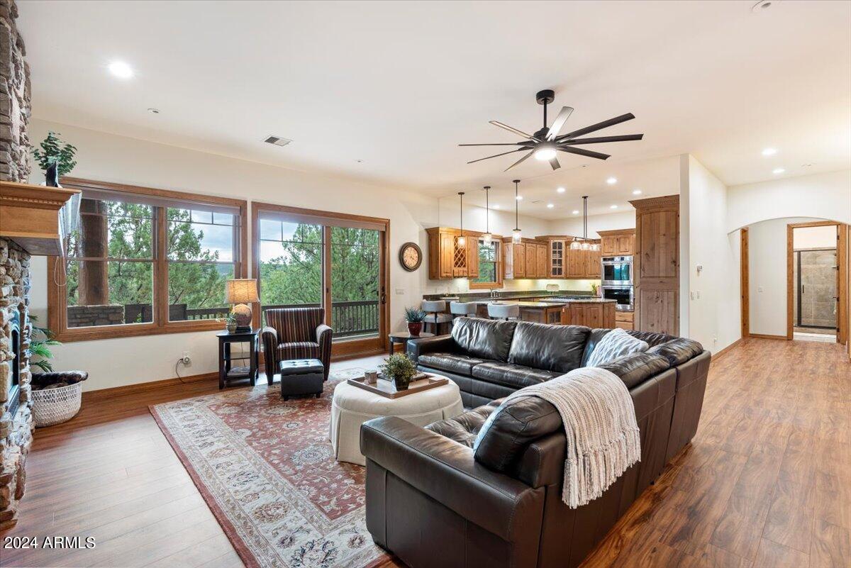 2304 E BLUE BELL Circle