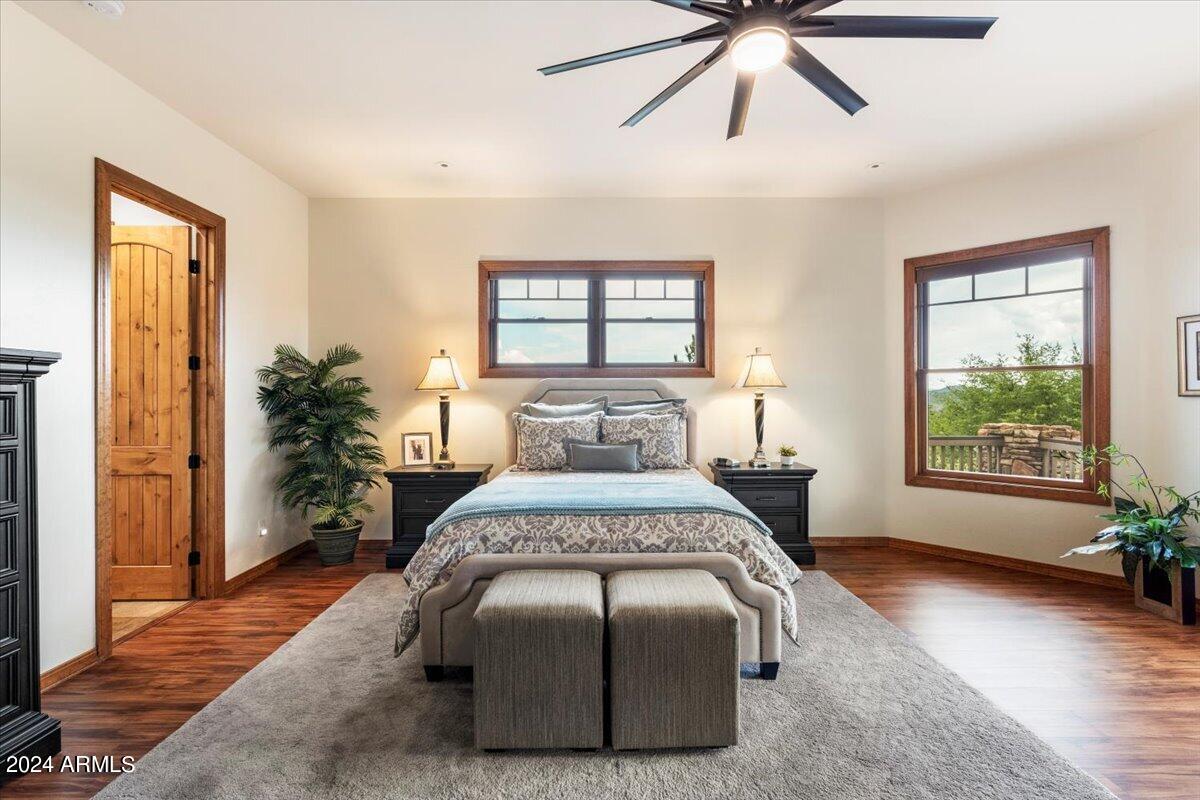 2304 E BLUE BELL Circle