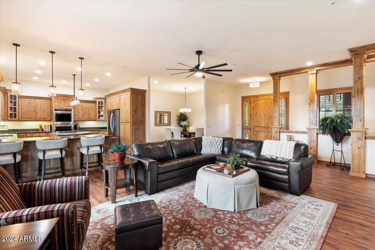 2304 E BLUE BELL Circle