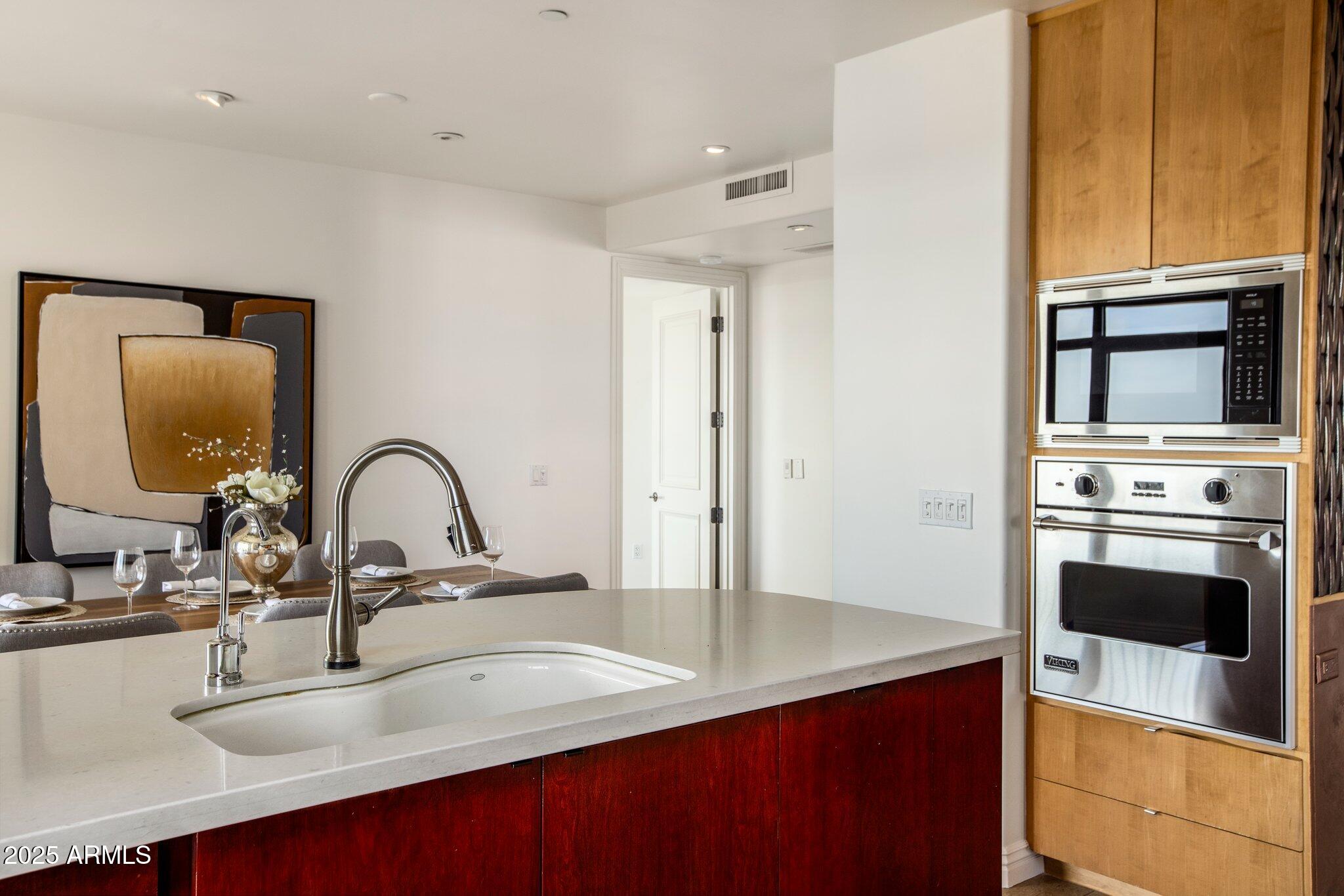 7181 E Camelback Road 904