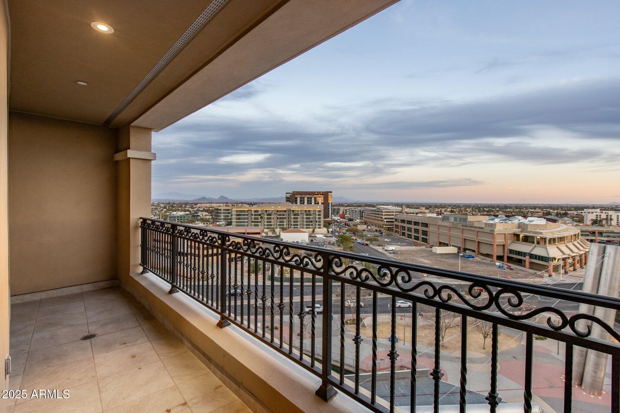 7181 E Camelback Road 904