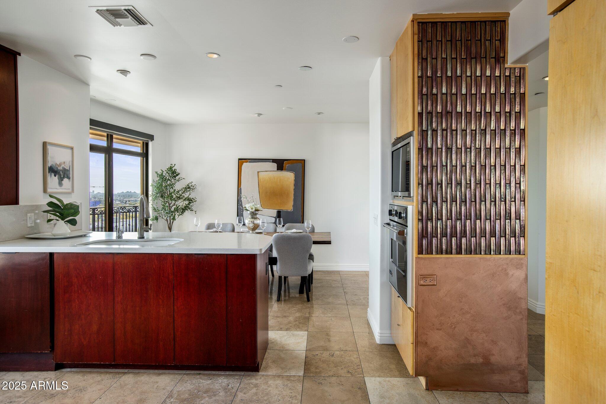 7181 E Camelback Road 904