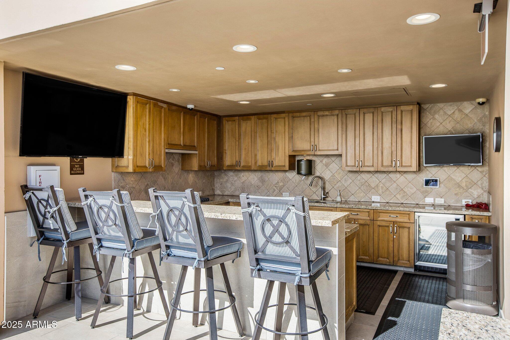 7181 E Camelback Road 904