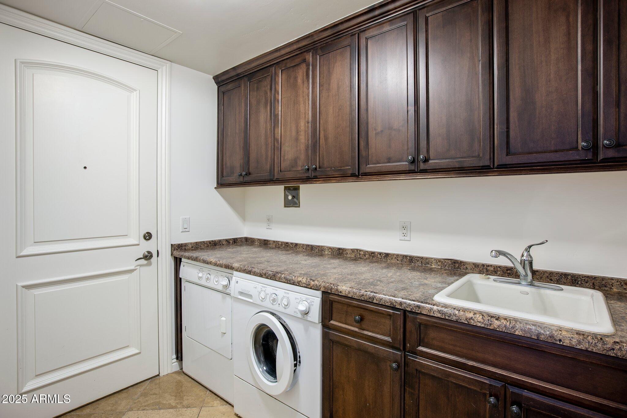 7181 E Camelback Road 904