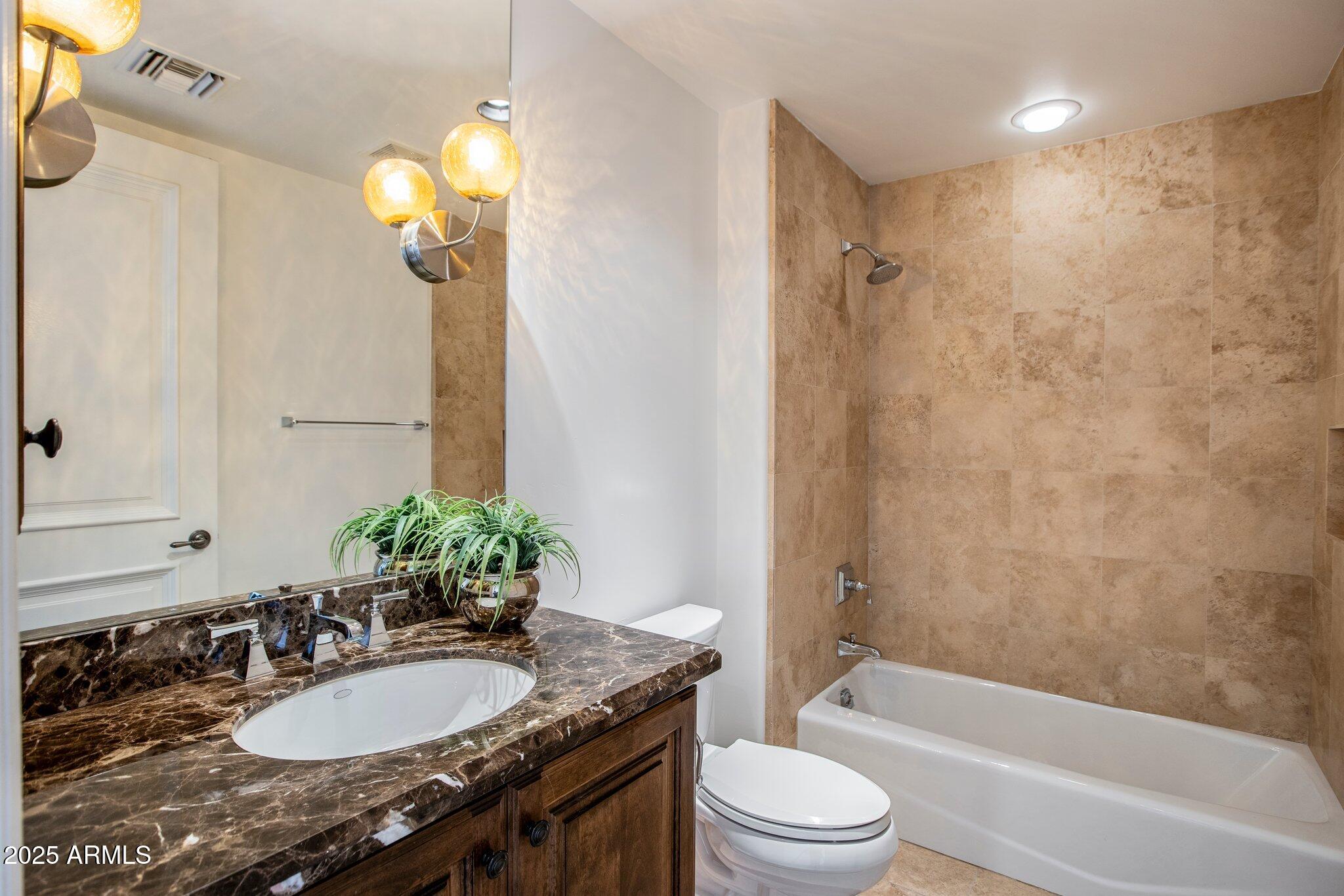7181 E Camelback Road 904
