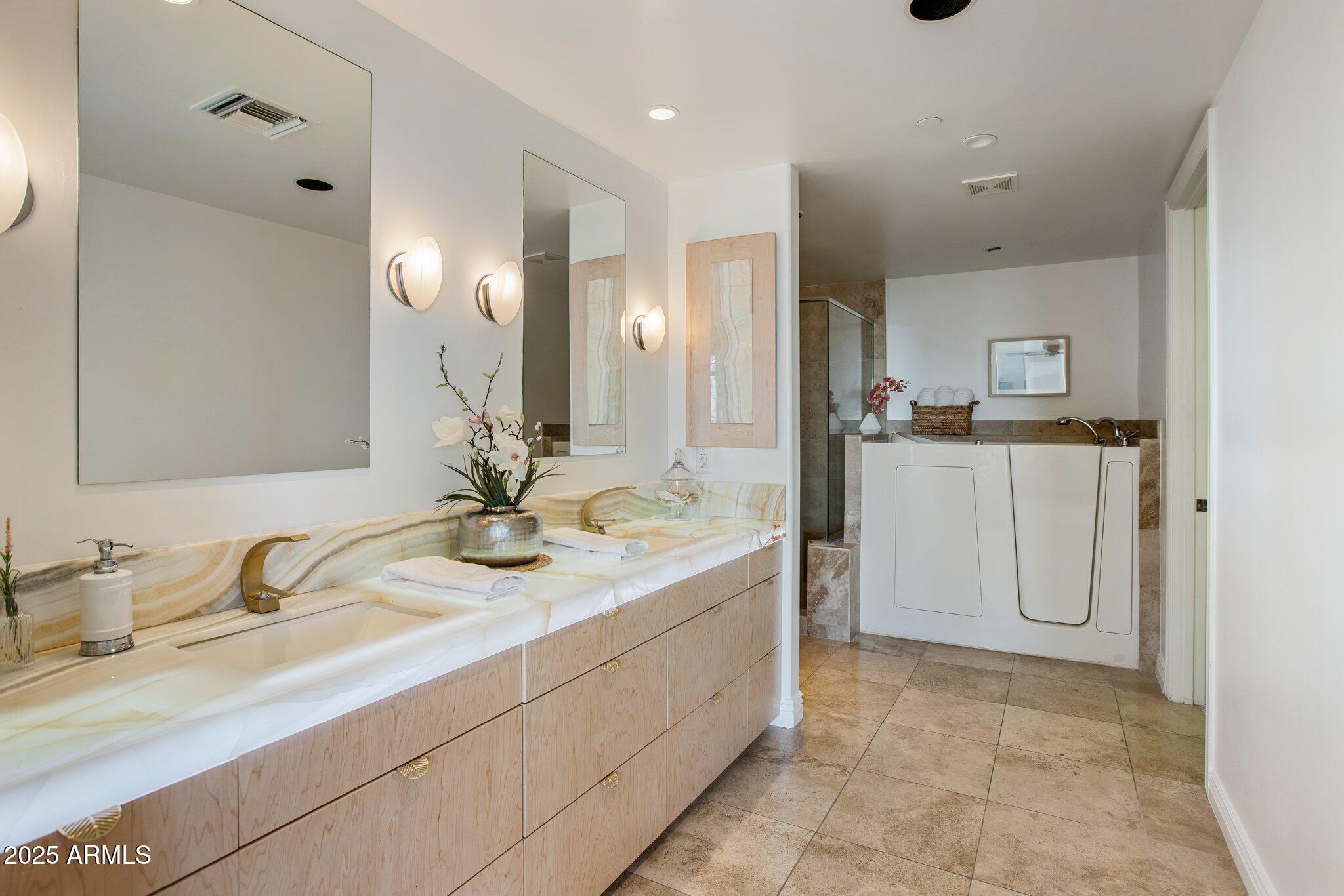 7181 E Camelback Road 904